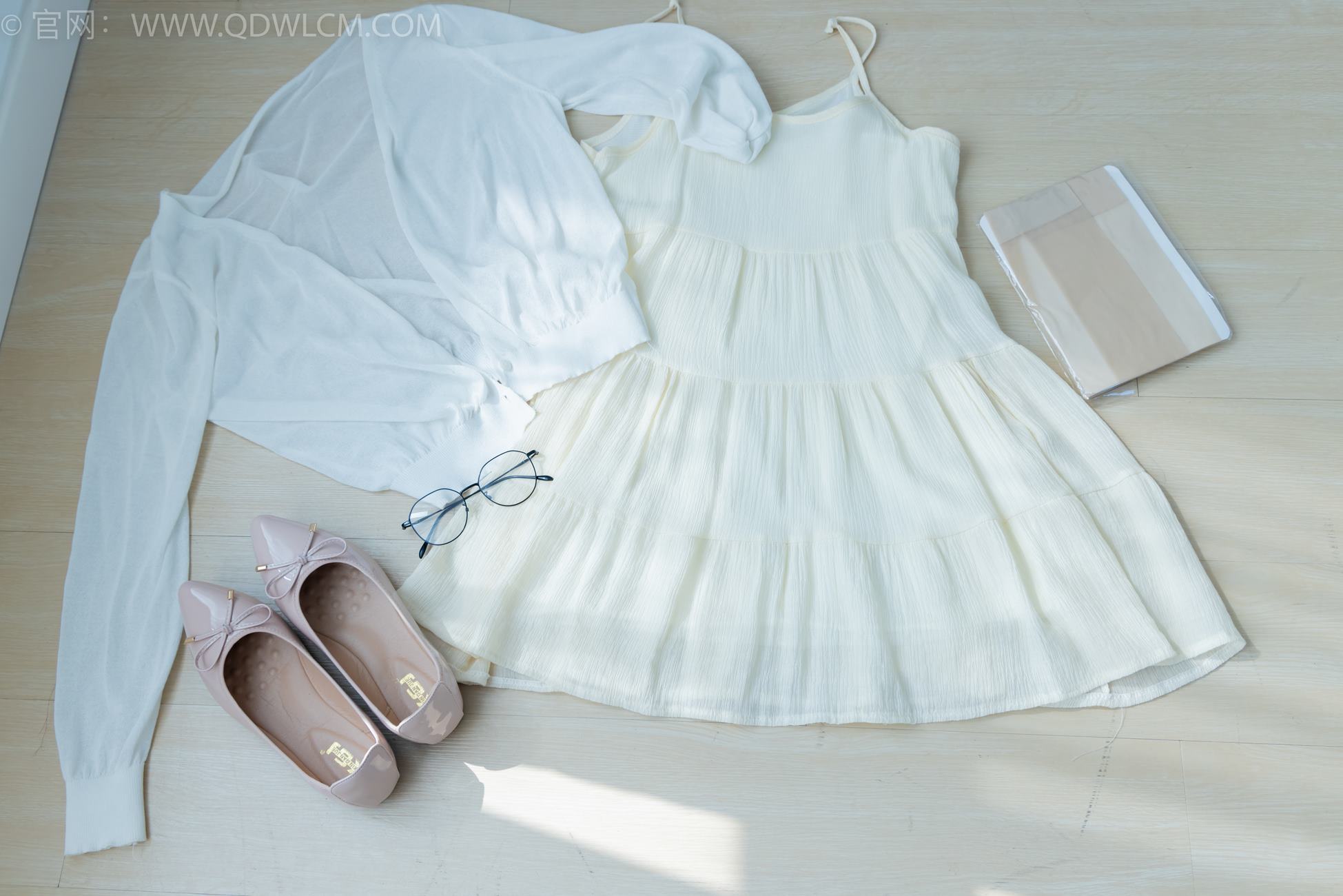 图片[1]-精选勿恋传媒 NO.2155 小新-足够的勇气[111P]-草丛看图