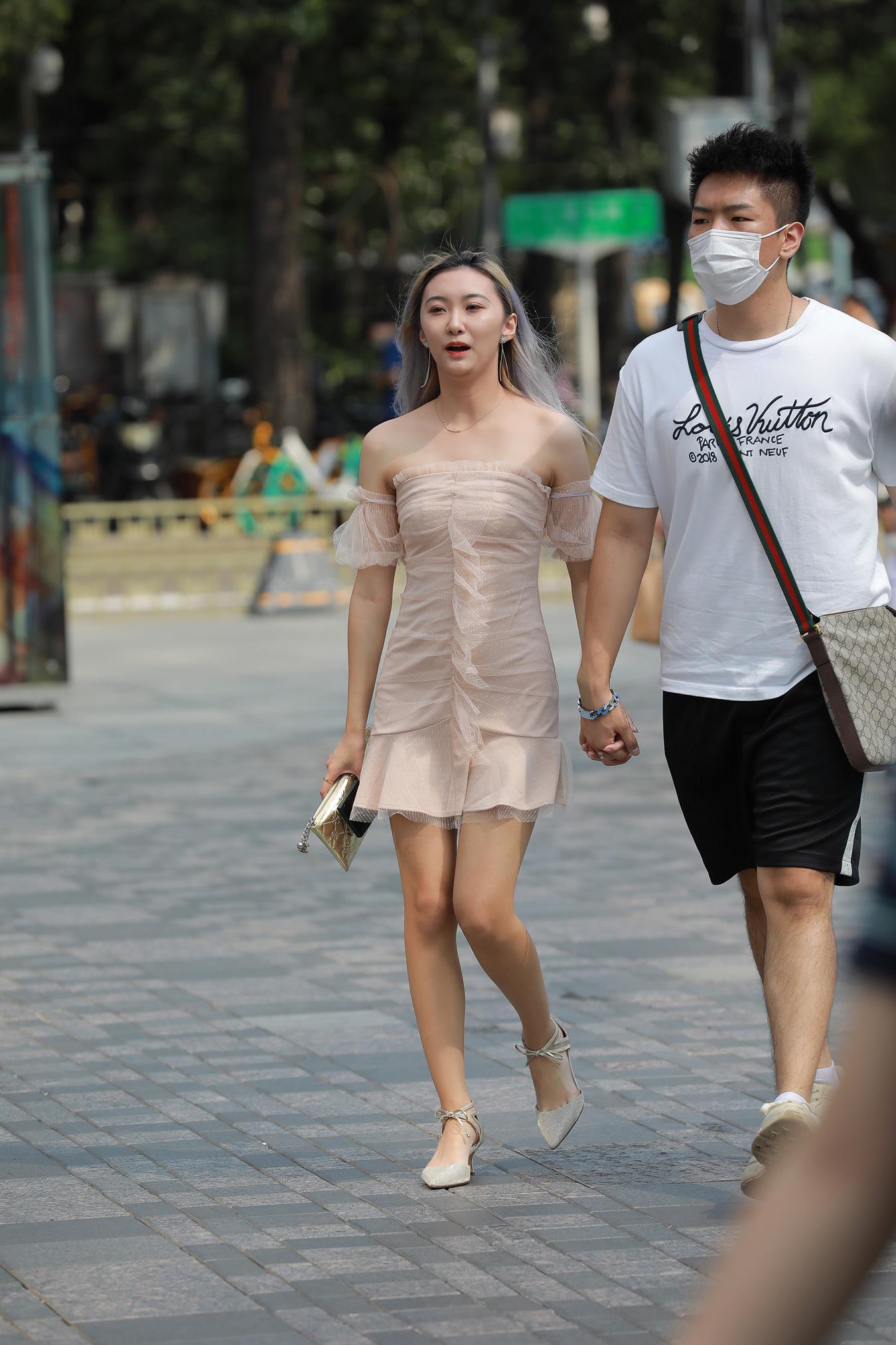 图片[1]-精选唯美街拍 NO.1188 – 甜美包臀裙女友[74P]-草丛看图