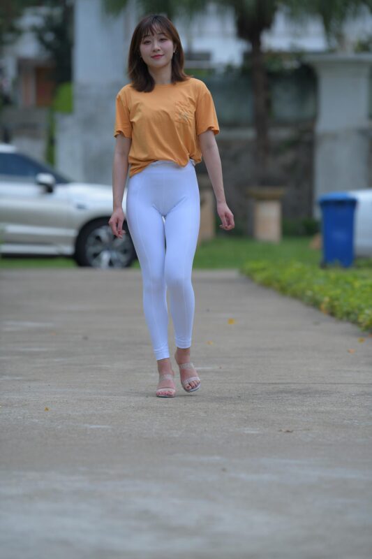 精选唯美街拍 NO.1195 阳光明媚的下午，她迟到了（6）[84P]-草丛看图