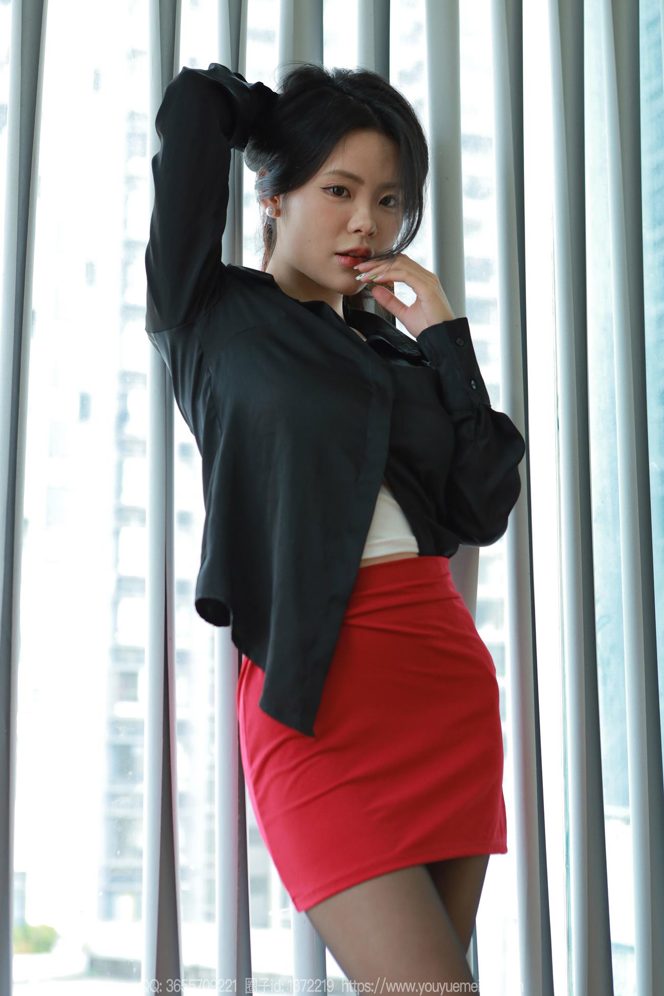 图片[2]-精选[IESS异思趣向] 2024.10.10 丝享家1868：兔兔《黑丝红裙（上）》[75P]-草丛看图