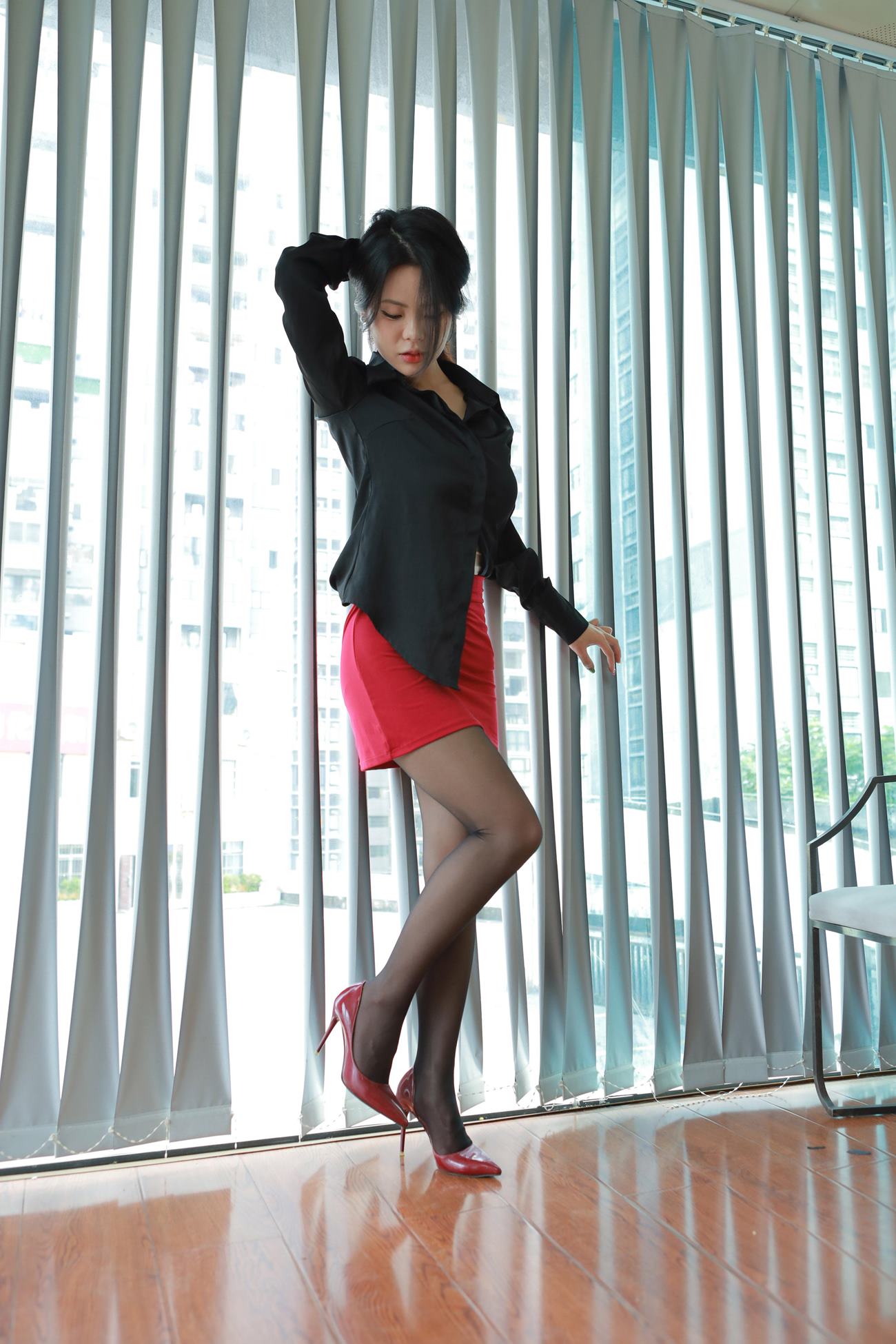 图片[3]-精选[IESS异思趣向] 2024.10.10 丝享家1868：兔兔《黑丝红裙（上）》[75P]-草丛看图