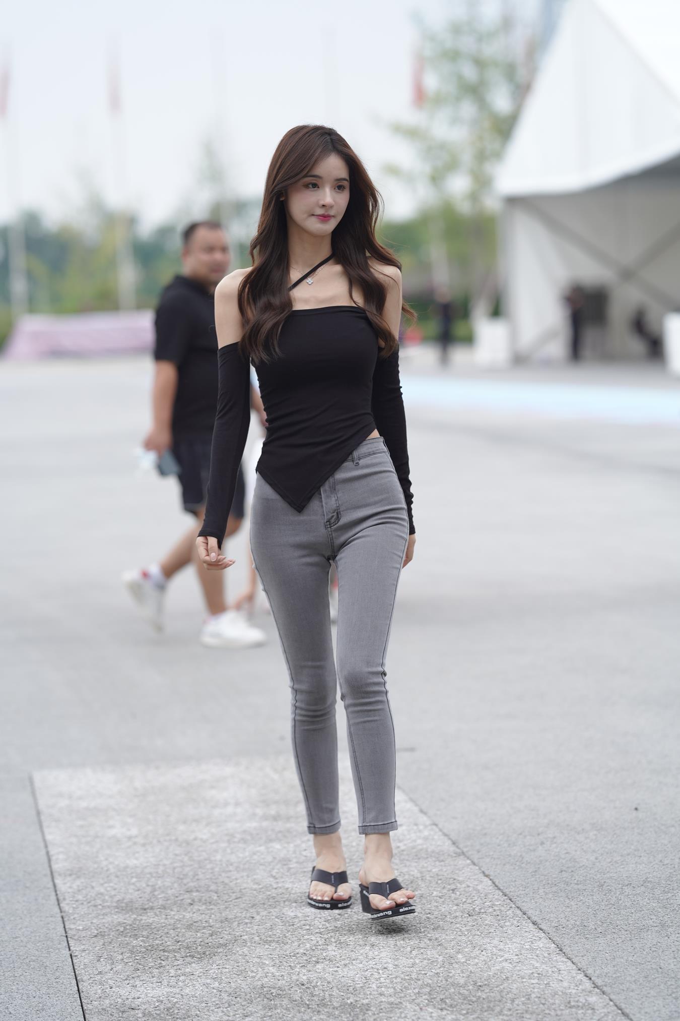 图片[6]-精选唯美街拍 NO.1163 灰色牛仔黑衣美女 [111P]-草丛看图