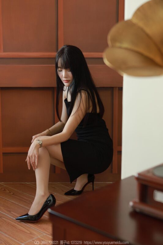 精选[IESS异思趣向] 2024.09.22 丝享家1852：婉萍《黑色礼裙（上）》[90P]-草丛看图