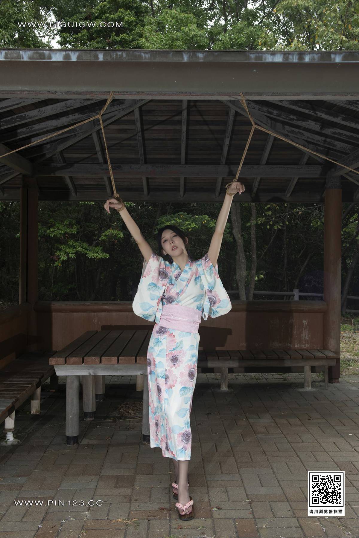 图片[1]-精选[Ligui丽柜]2024.11.01 日本旅拍1 兔子 美束版[16+1P]-草丛看图