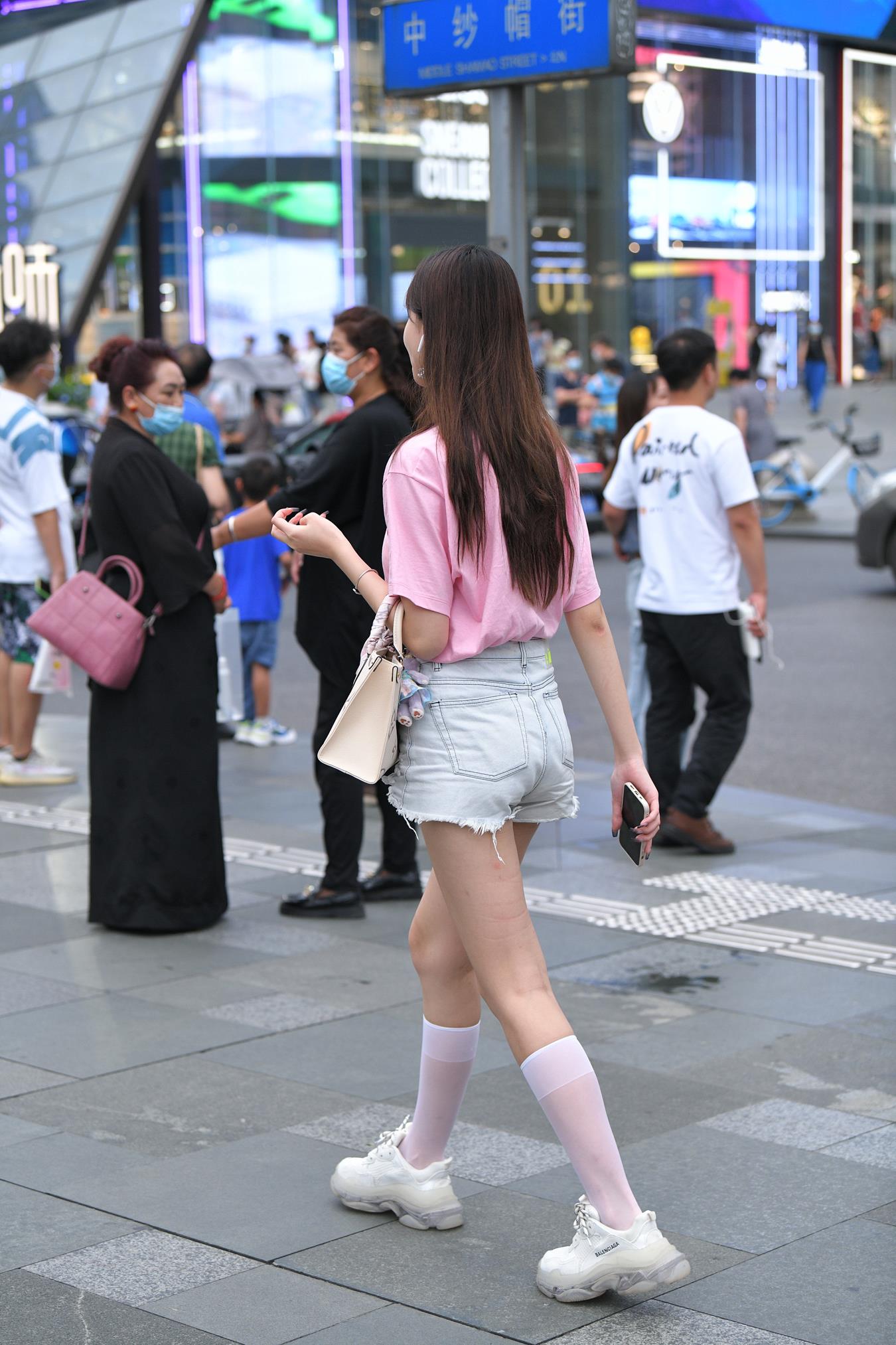 图片[6]-精选唯美街拍 NO.1180 粉衣牛仔热裤小解解（2） [106P]-草丛看图