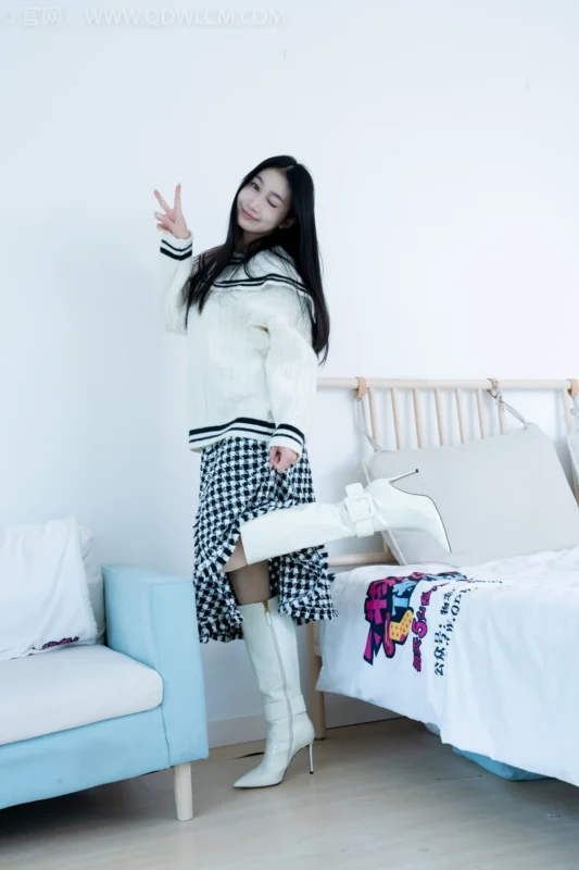 精选勿恋传媒 NO.2192 小影-无声的告白[95P]-草丛看图