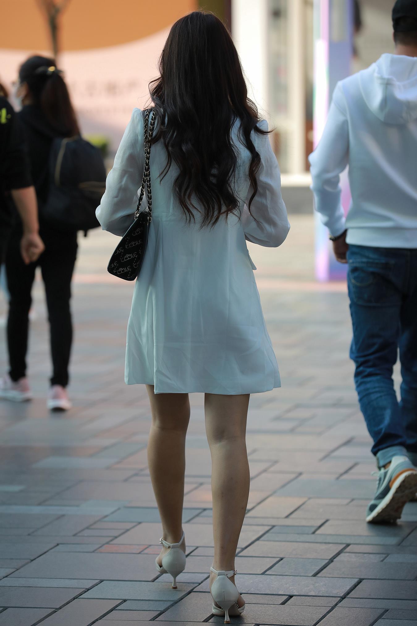 图片[4]-精选唯美街拍 NO.1191 – 白裙高跟小解解[100P]-草丛看图