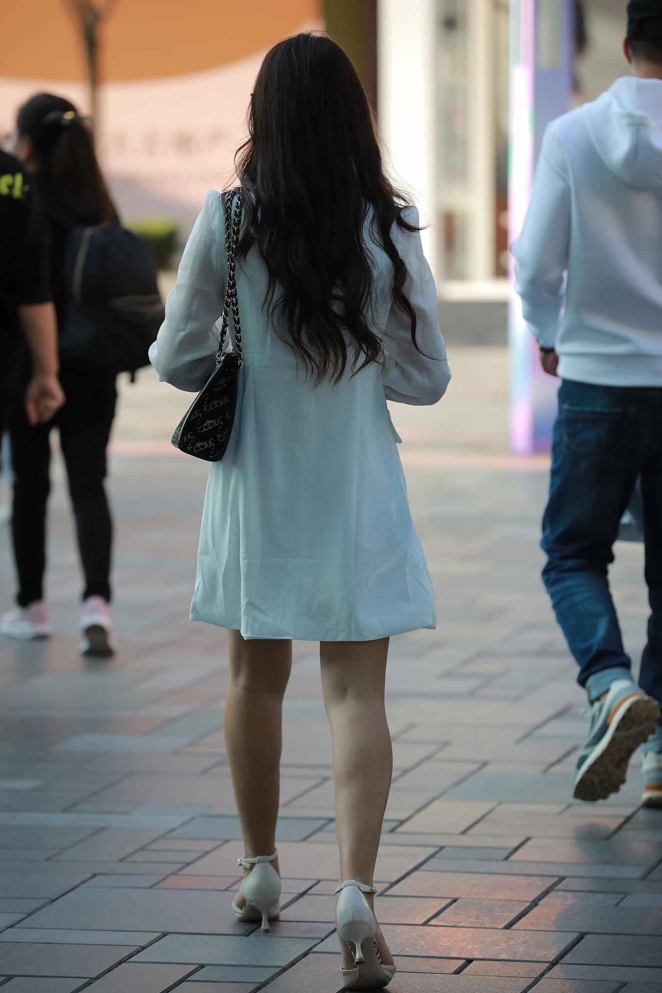图片[5]-精选唯美街拍 NO.1191 – 白裙高跟小解解[100P]-草丛看图
