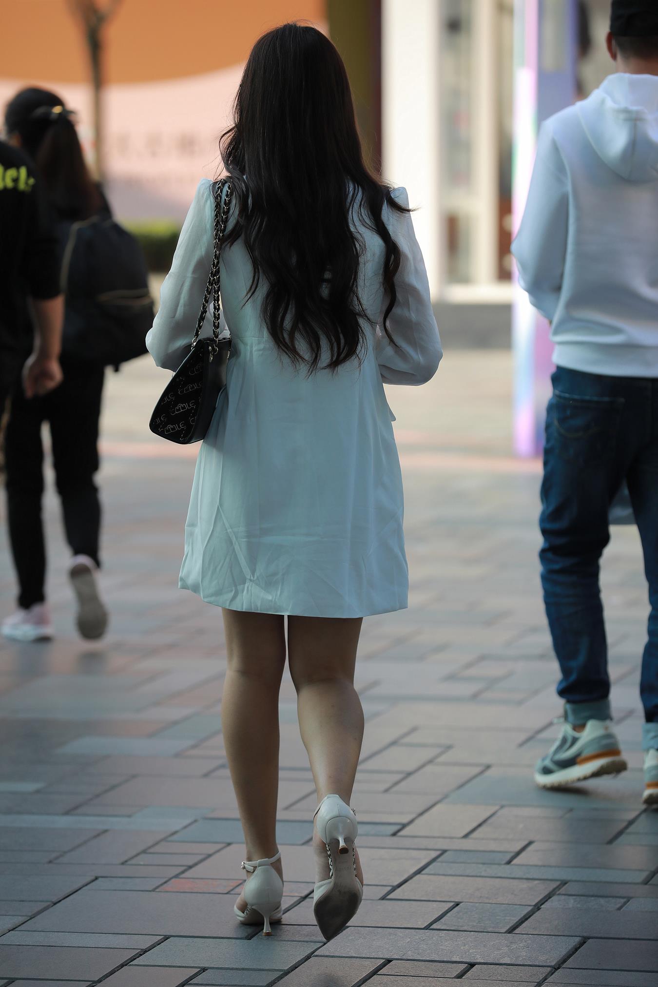 图片[6]-精选唯美街拍 NO.1191 – 白裙高跟小解解[100P]-草丛看图