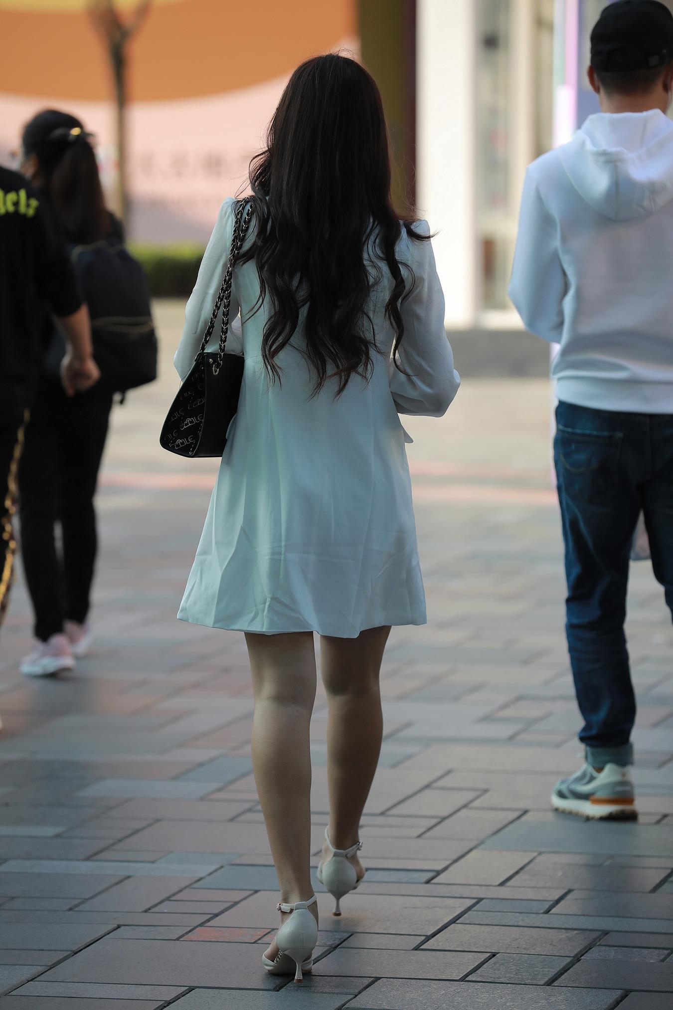 图片[7]-精选唯美街拍 NO.1191 – 白裙高跟小解解[100P]-草丛看图