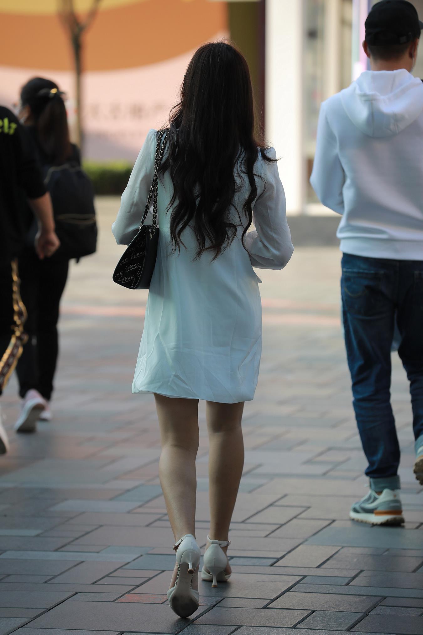 图片[8]-精选唯美街拍 NO.1191 – 白裙高跟小解解[100P]-草丛看图