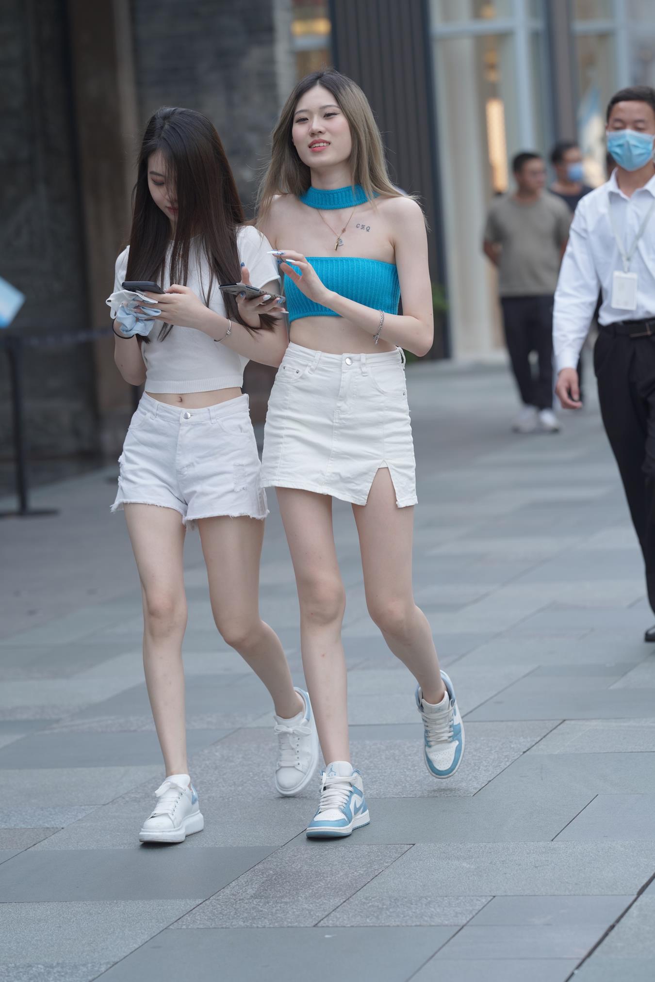 图片[3]-精选唯美街拍 NO.1197 – 两位可爱美腿美女 [74P]-草丛看图