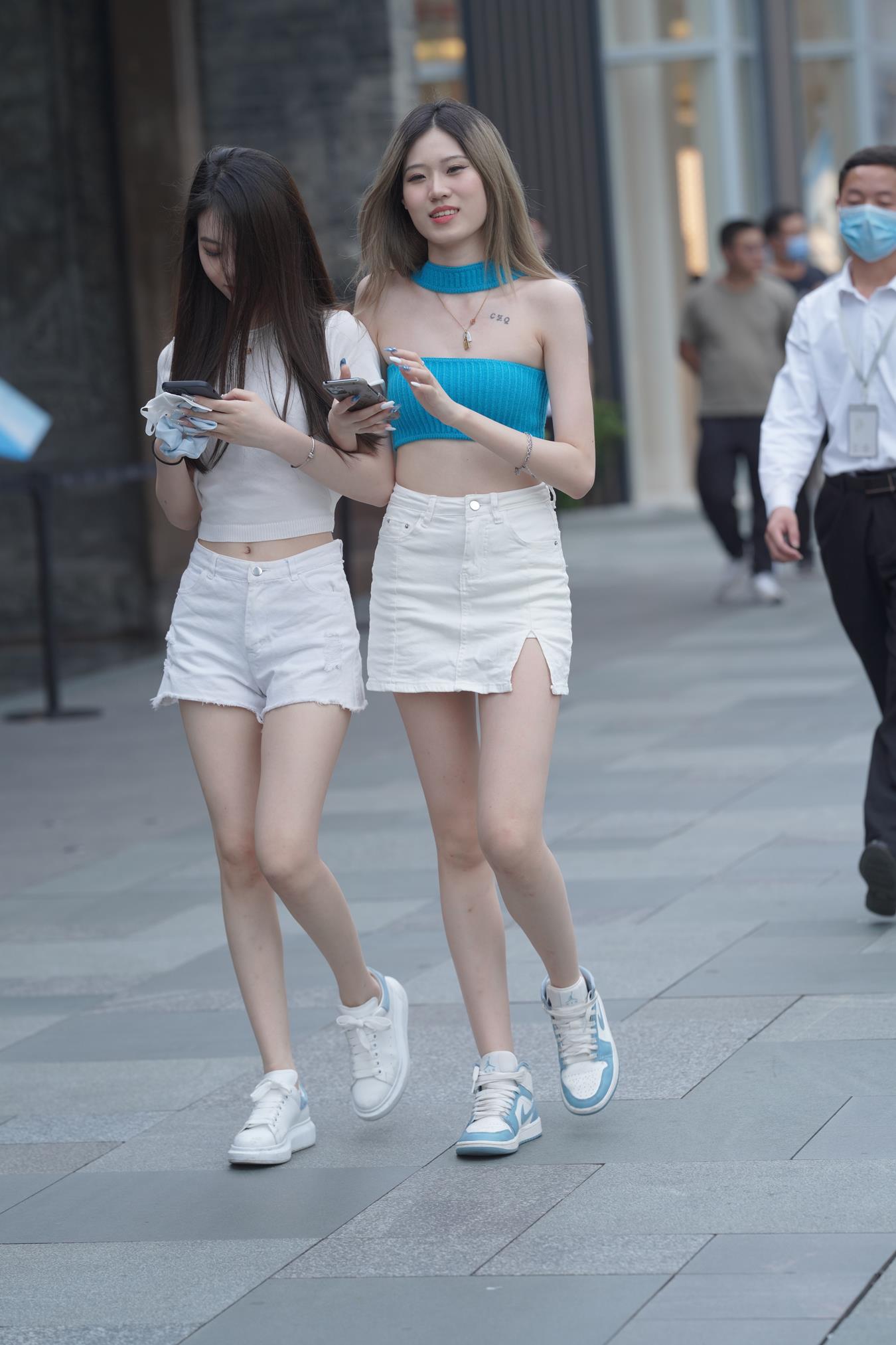 图片[4]-精选唯美街拍 NO.1197 – 两位可爱美腿美女 [74P]-草丛看图