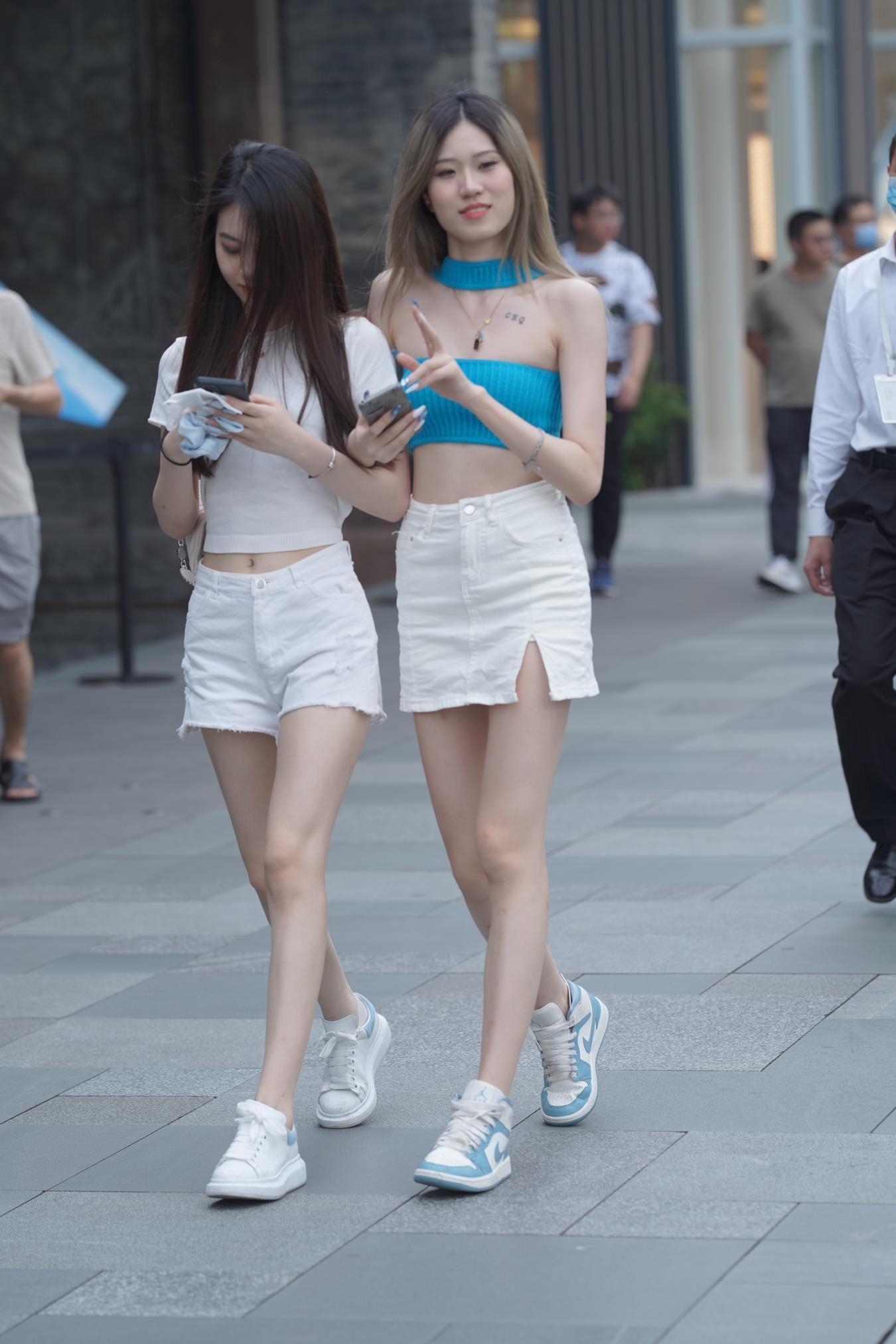 图片[5]-精选唯美街拍 NO.1197 – 两位可爱美腿美女 [74P]-草丛看图