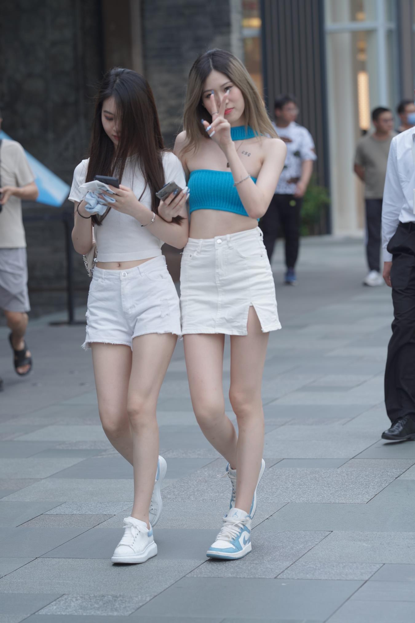 图片[6]-精选唯美街拍 NO.1197 – 两位可爱美腿美女 [74P]-草丛看图