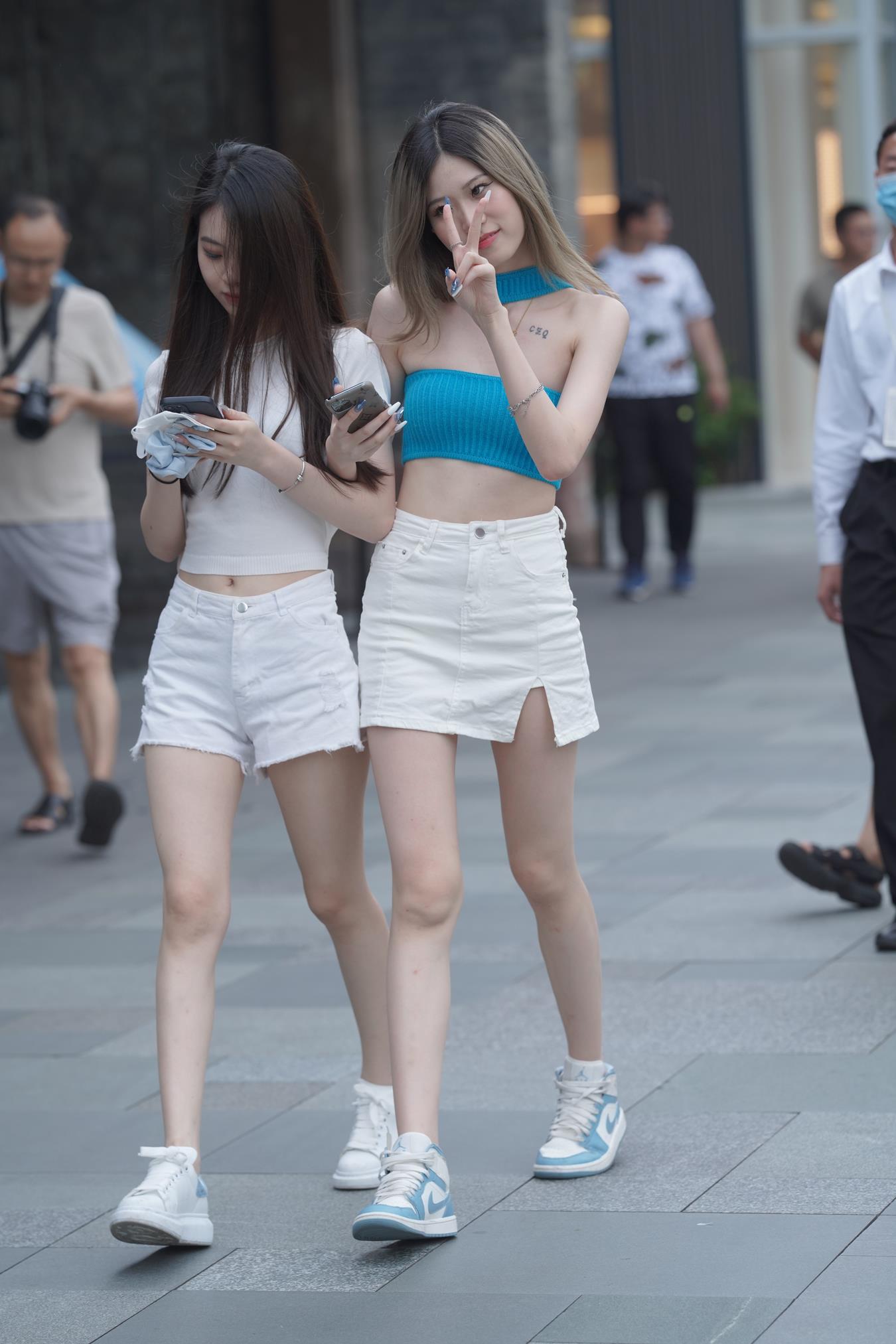 图片[7]-精选唯美街拍 NO.1197 – 两位可爱美腿美女 [74P]-草丛看图