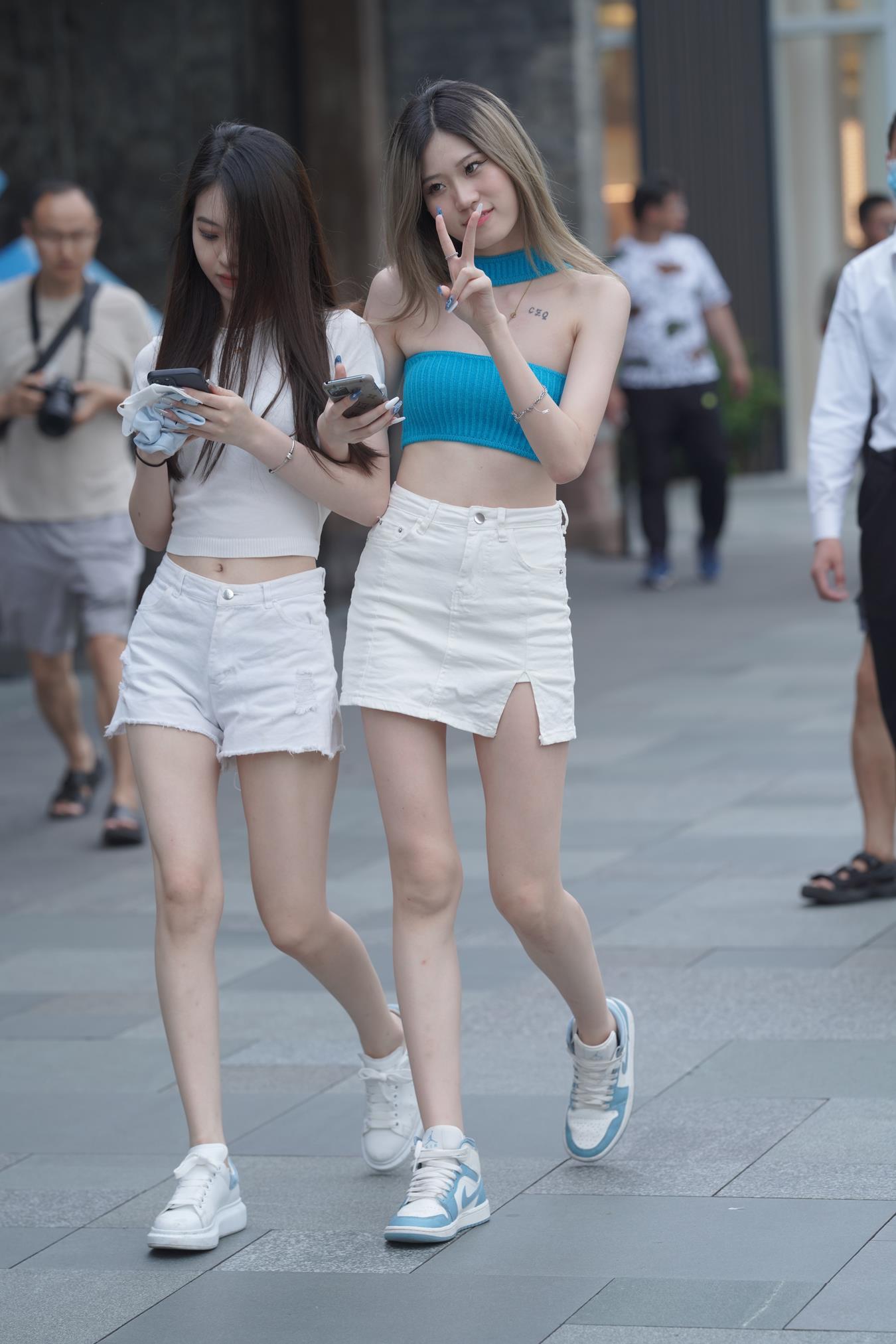 图片[8]-精选唯美街拍 NO.1197 – 两位可爱美腿美女 [74P]-草丛看图