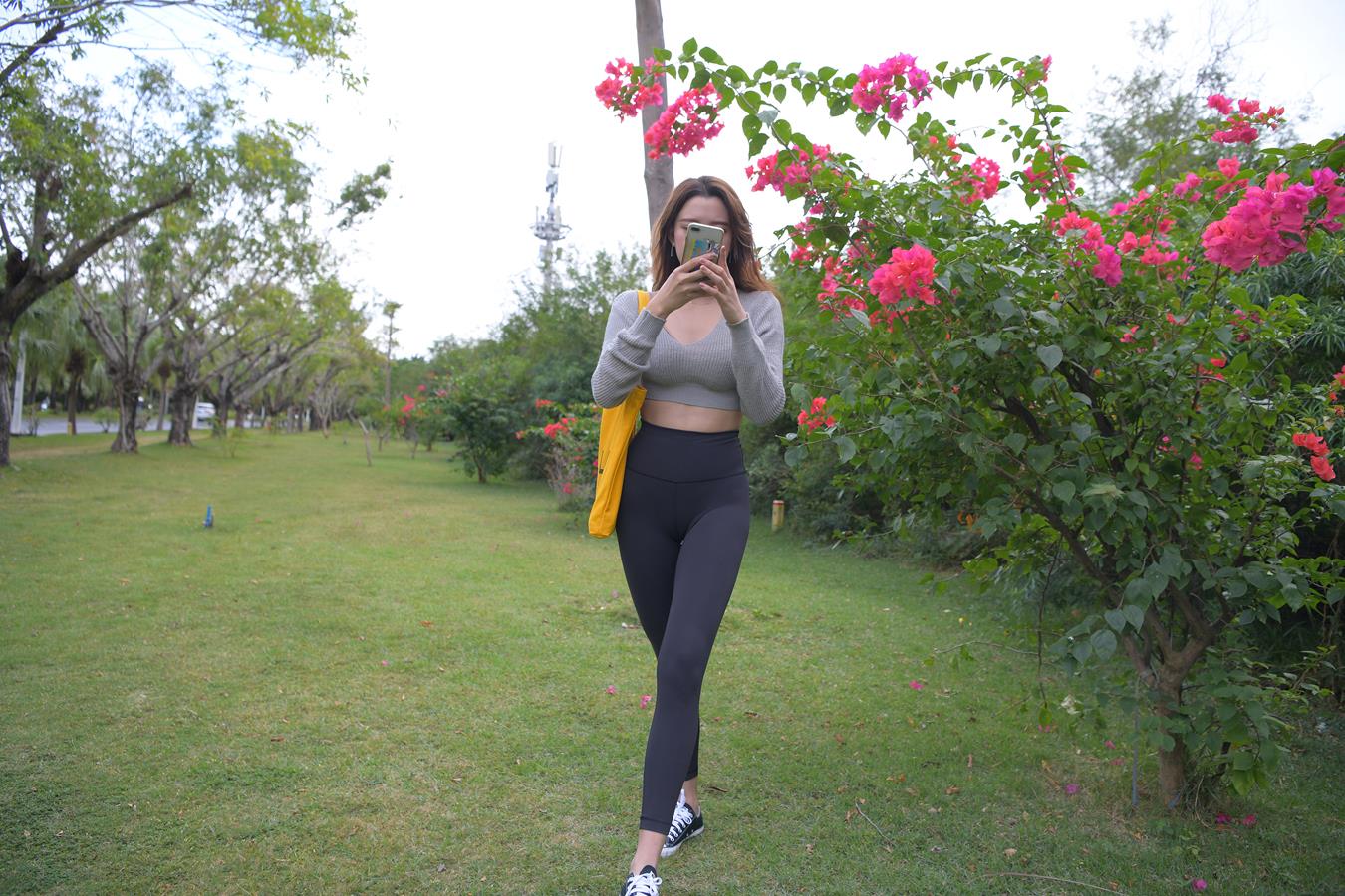 图片[2]-精选唯美街拍 NO.1150 黑色仅身瑜伽裤美女 (1) [84P]-草丛看图