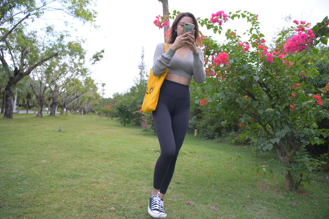 图片[5]-精选唯美街拍 NO.1150 黑色仅身瑜伽裤美女 (1) [84P]-草丛看图