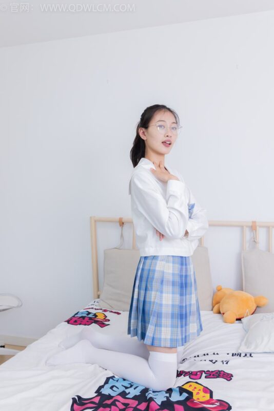 精选勿恋传媒 NO.2096 小优-日出的影子[150P]-草丛看图