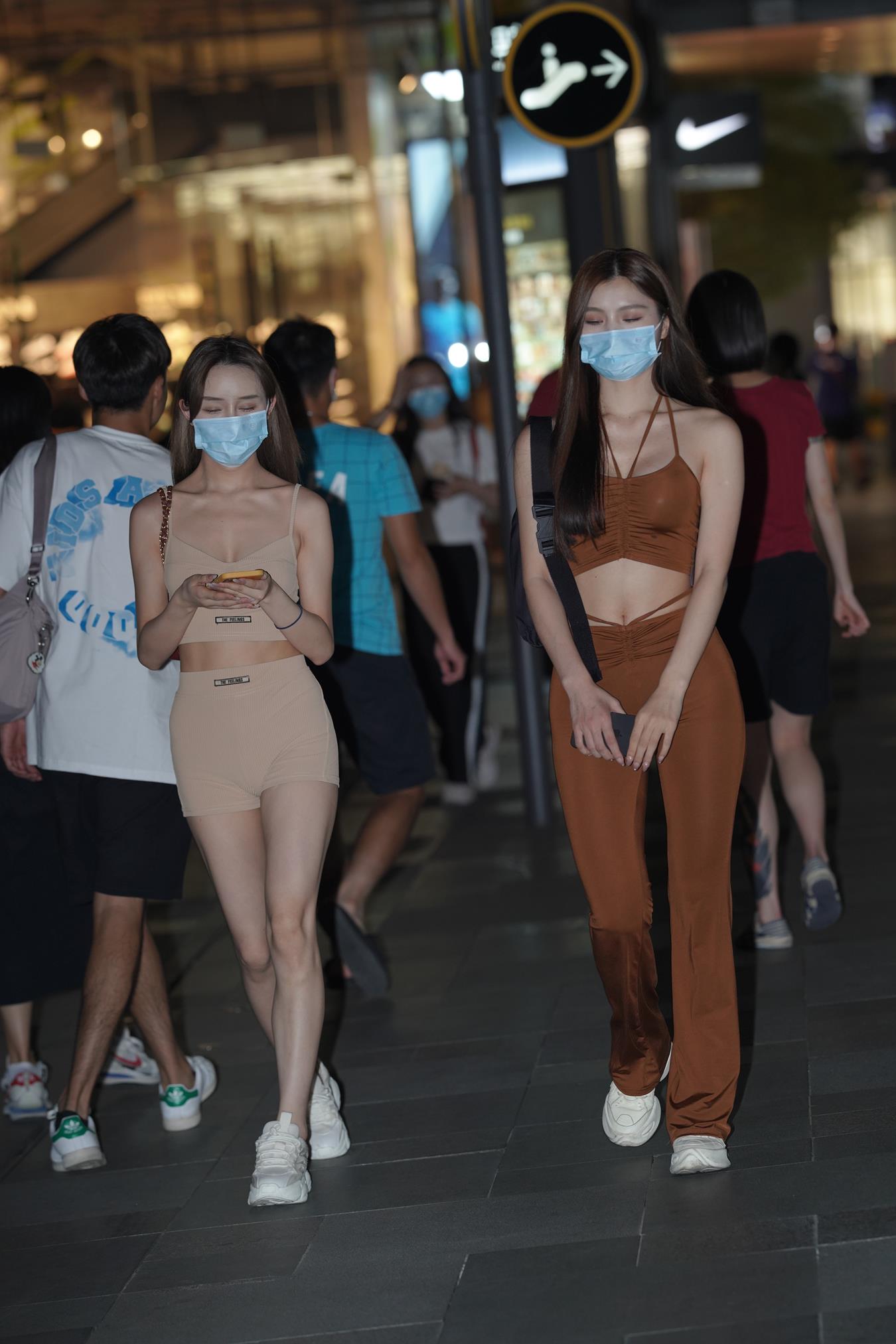 图片[2]-精选唯美街拍 NO.1143 极品仅身裤美女 [145P]-草丛看图