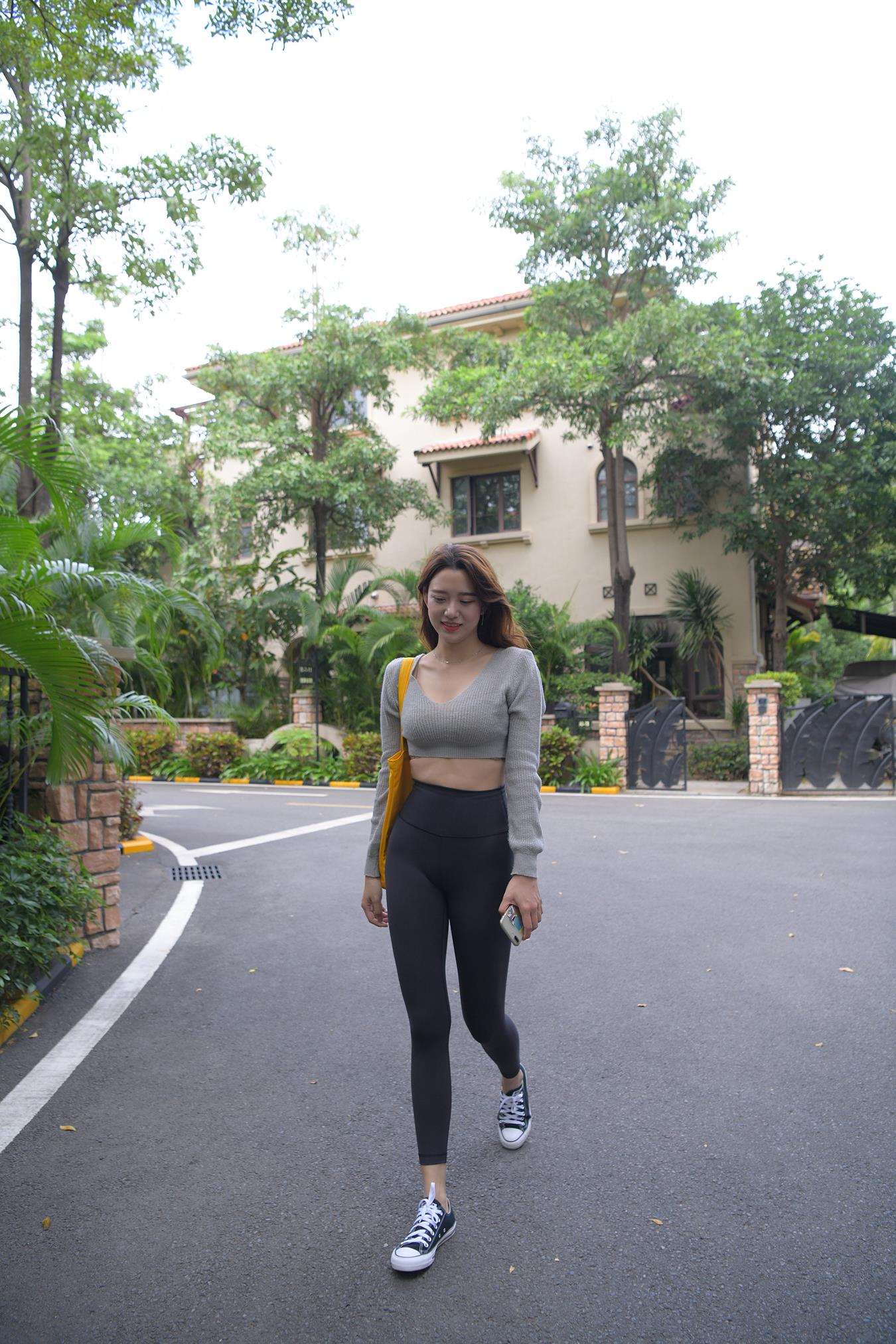 图片[2]-精选唯美街拍 NO.1150 黑色仅身瑜伽裤美女 (4) [84P]-草丛看图