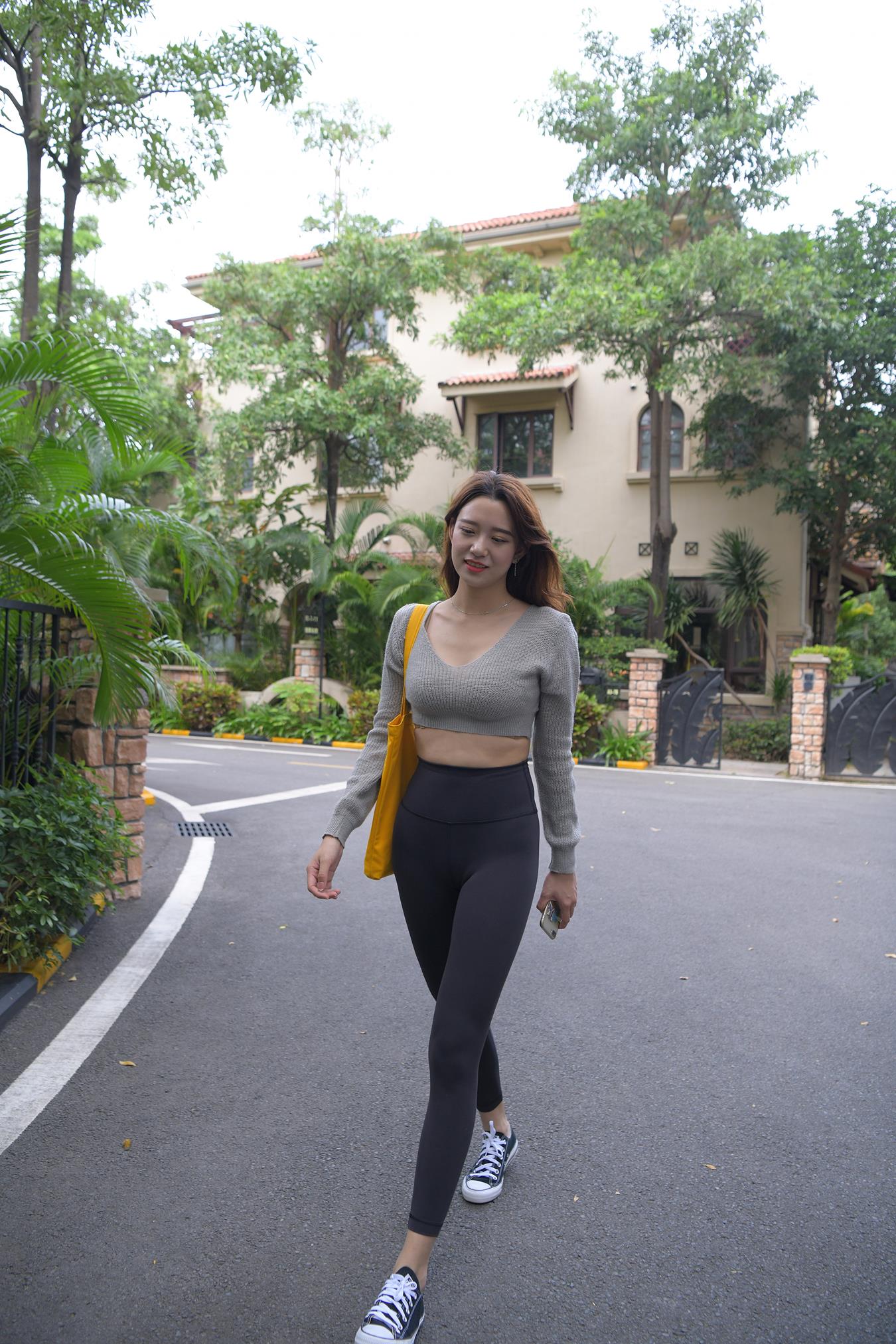 图片[3]-精选唯美街拍 NO.1150 黑色仅身瑜伽裤美女 (4) [84P]-草丛看图