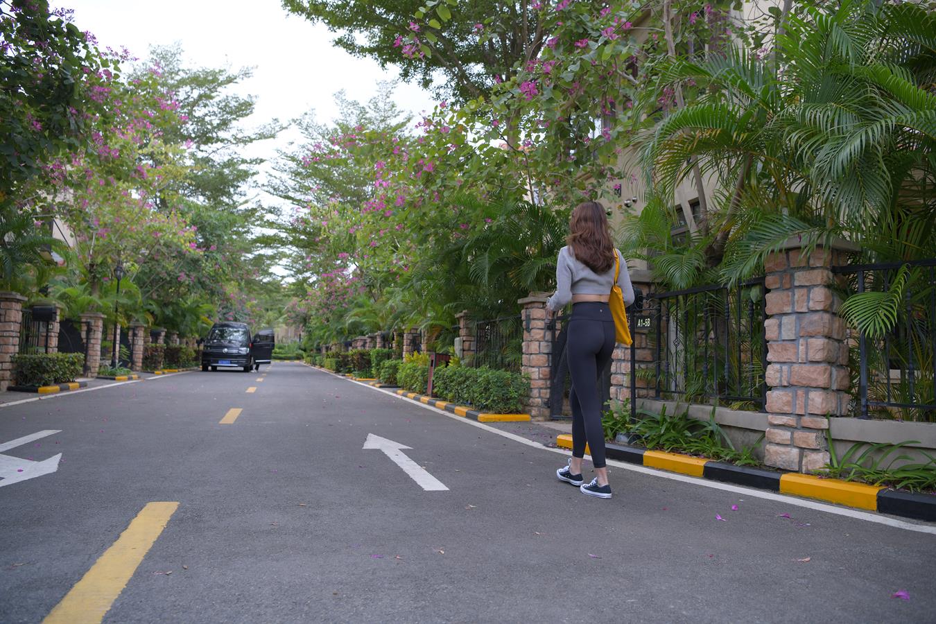 图片[4]-精选唯美街拍 NO.1150 黑色仅身瑜伽裤美女 (4) [84P]-草丛看图