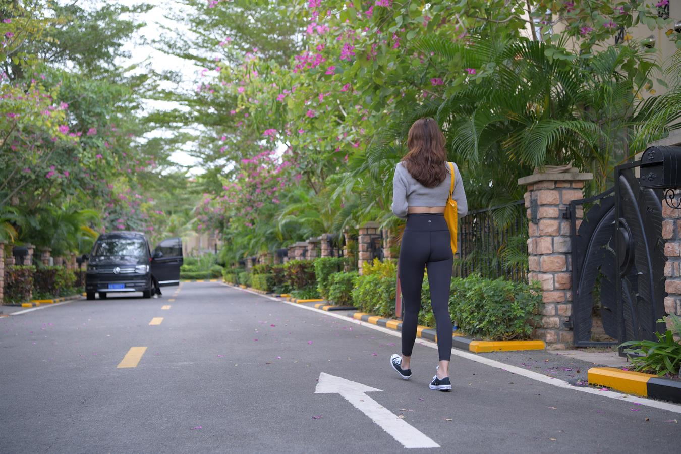 图片[6]-精选唯美街拍 NO.1150 黑色仅身瑜伽裤美女 (4) [84P]-草丛看图