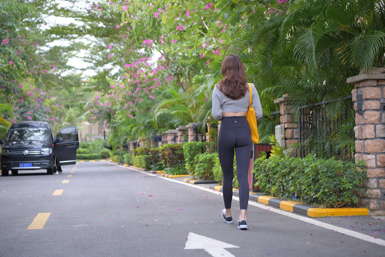 图片[7]-精选唯美街拍 NO.1150 黑色仅身瑜伽裤美女 (4) [84P]-草丛看图