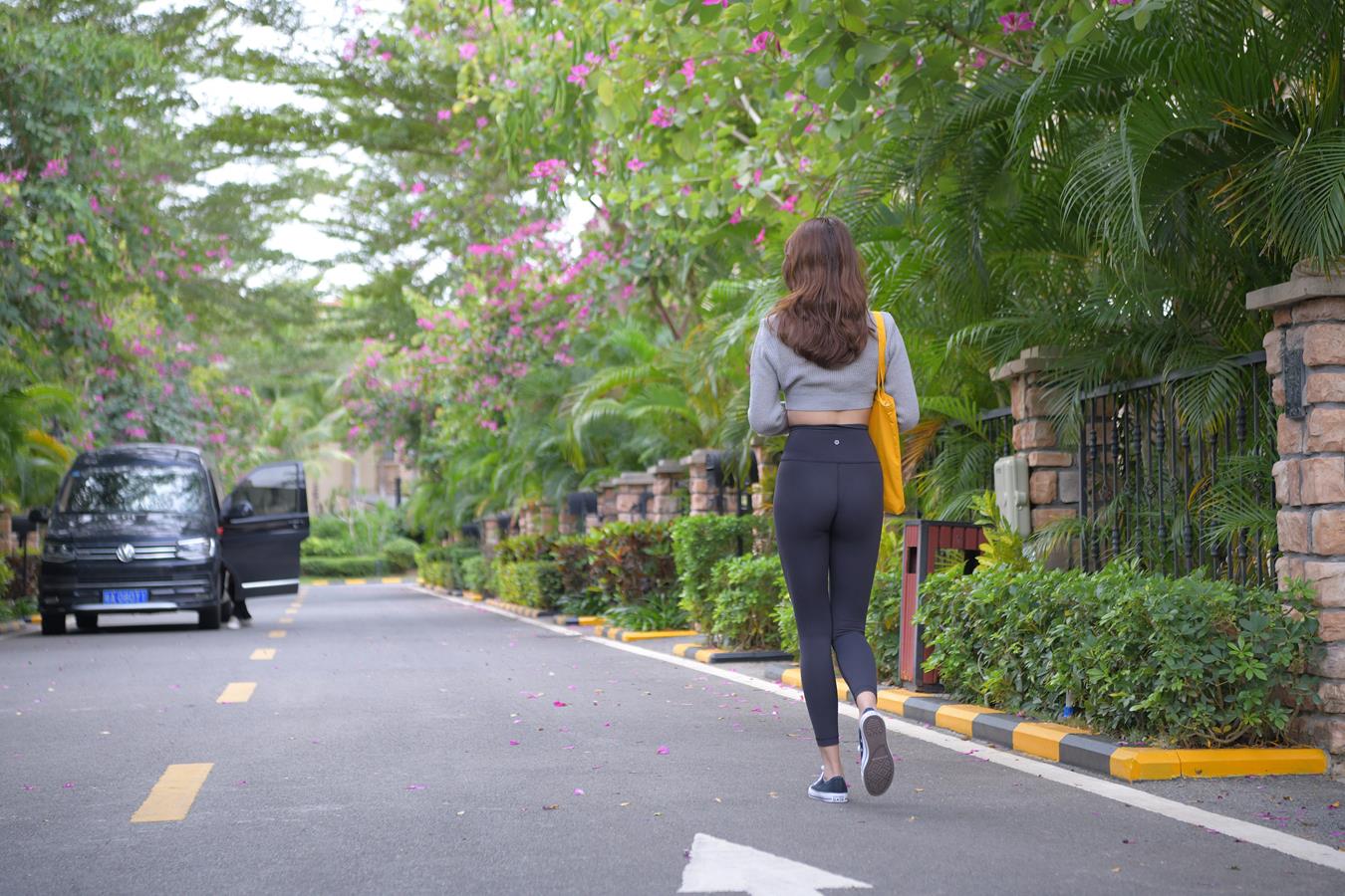 图片[8]-精选唯美街拍 NO.1150 黑色仅身瑜伽裤美女 (4) [84P]-草丛看图