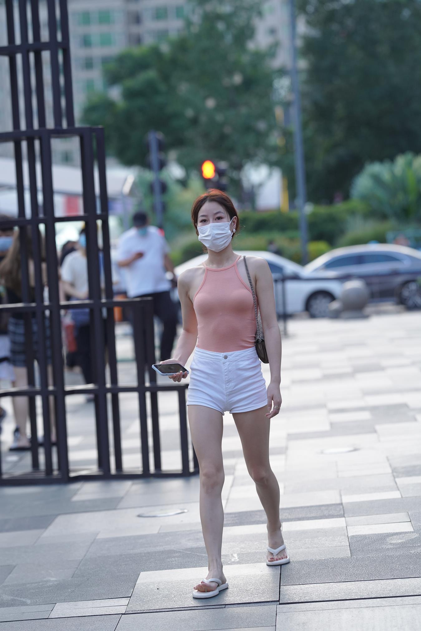 图片[2]-精选唯美街拍 NO.1137 白色热裤粉衣小解解 [67P]-草丛看图