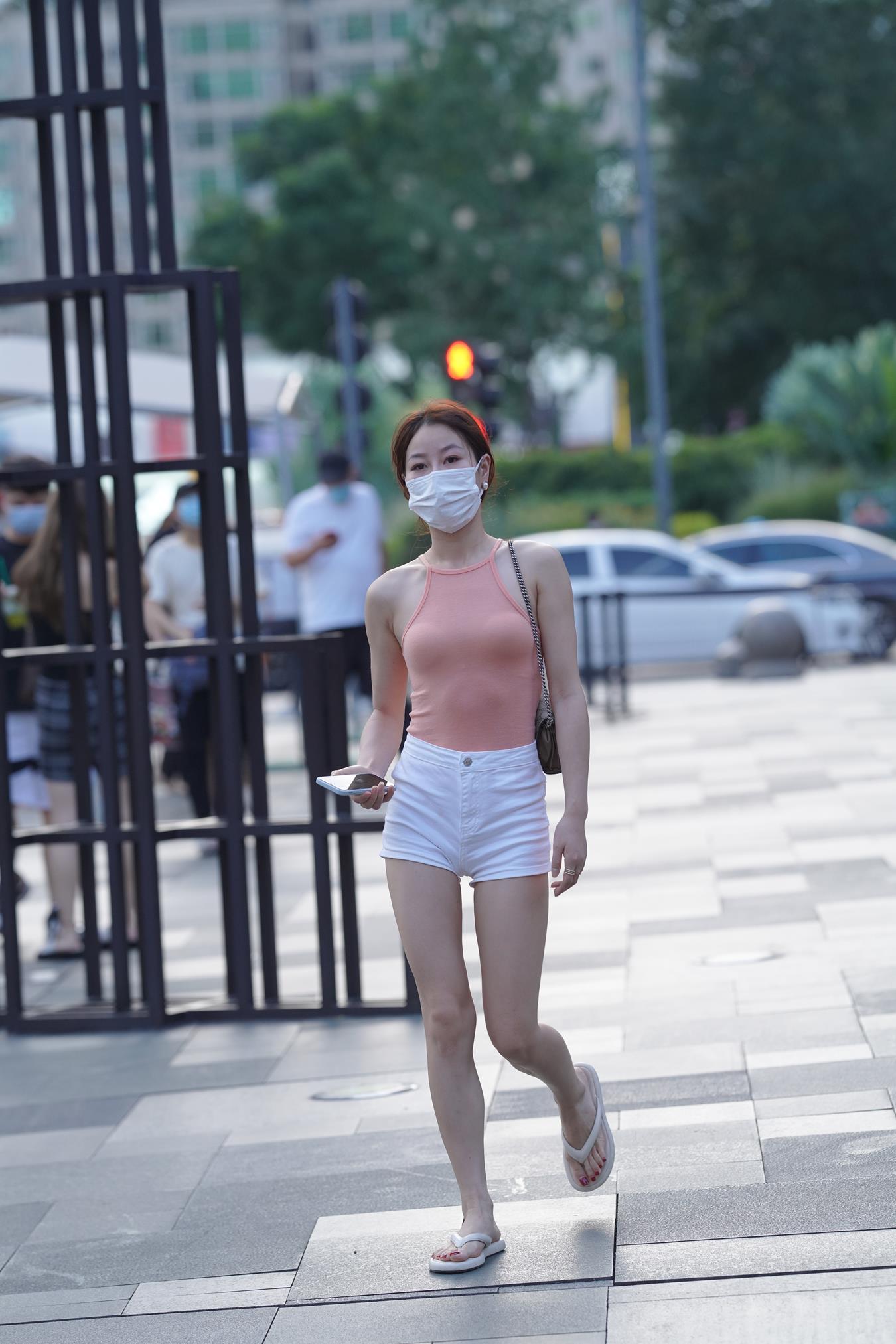 图片[3]-精选唯美街拍 NO.1137 白色热裤粉衣小解解 [67P]-草丛看图