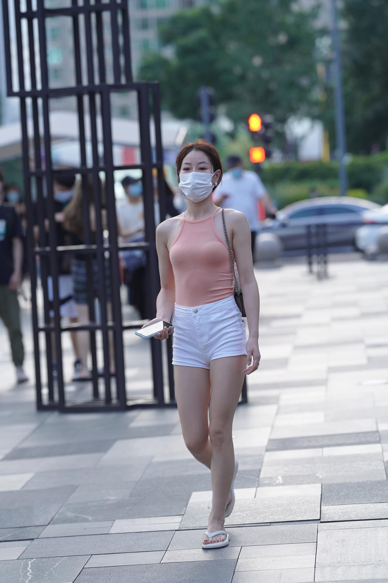 图片[5]-精选唯美街拍 NO.1137 白色热裤粉衣小解解 [67P]-草丛看图