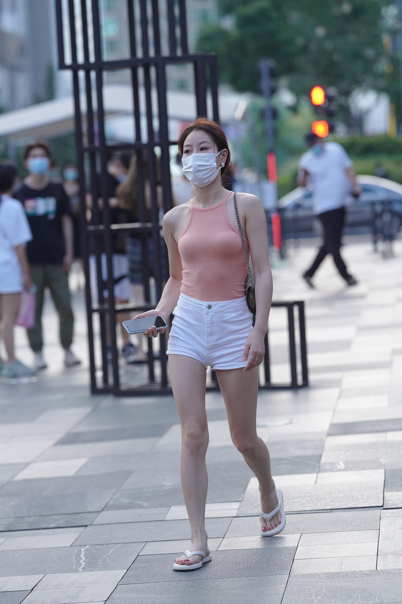 图片[7]-精选唯美街拍 NO.1137 白色热裤粉衣小解解 [67P]-草丛看图