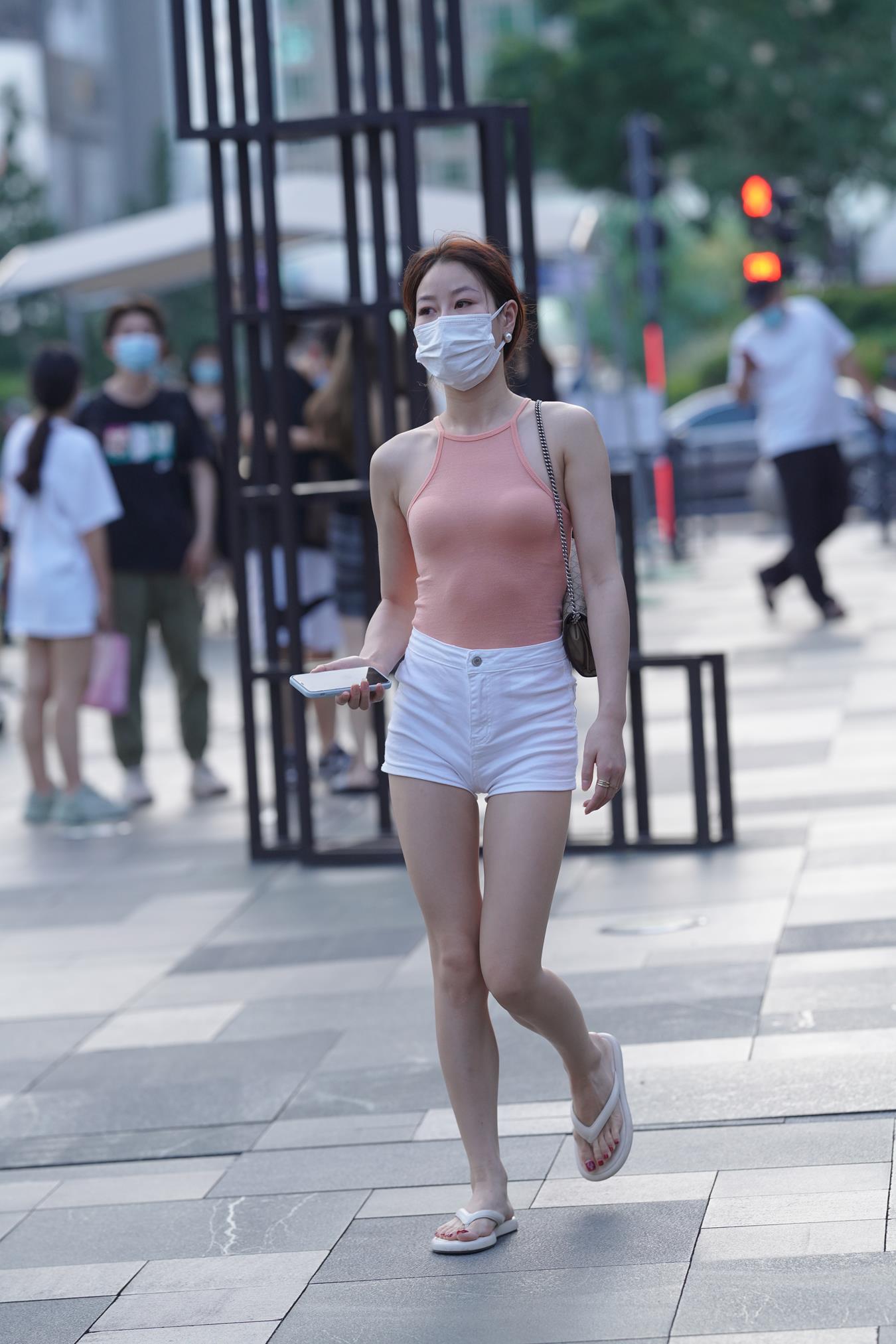 图片[8]-精选唯美街拍 NO.1137 白色热裤粉衣小解解 [67P]-草丛看图