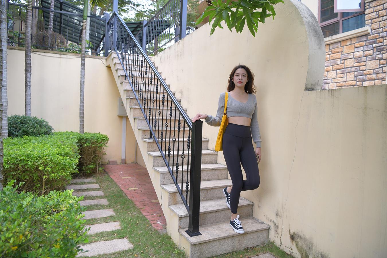 图片[4]-精选唯美街拍 NO.1150 黑色仅身瑜伽裤美女 (6) [84P]-草丛看图