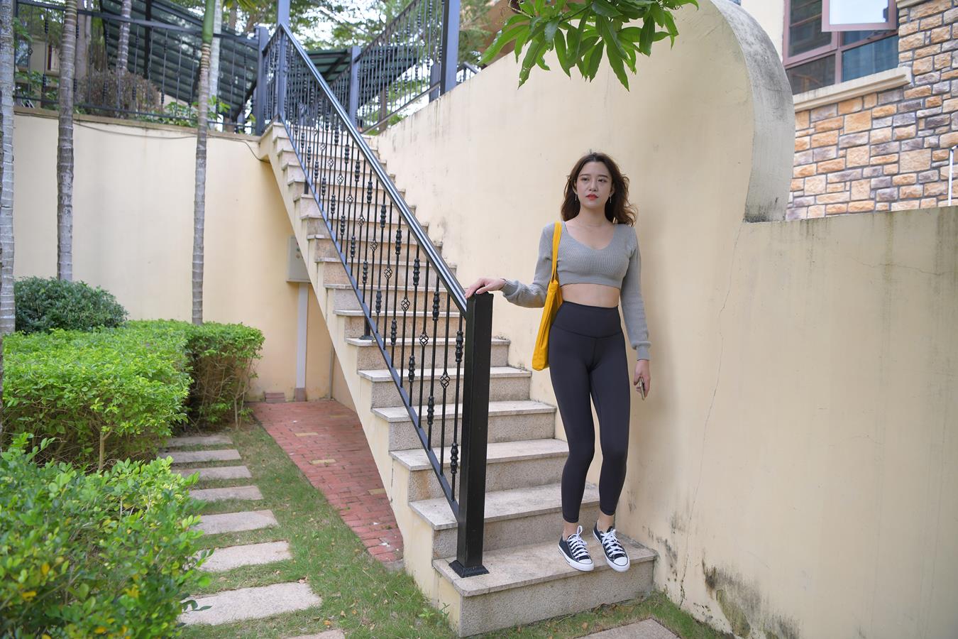 图片[5]-精选唯美街拍 NO.1150 黑色仅身瑜伽裤美女 (6) [84P]-草丛看图