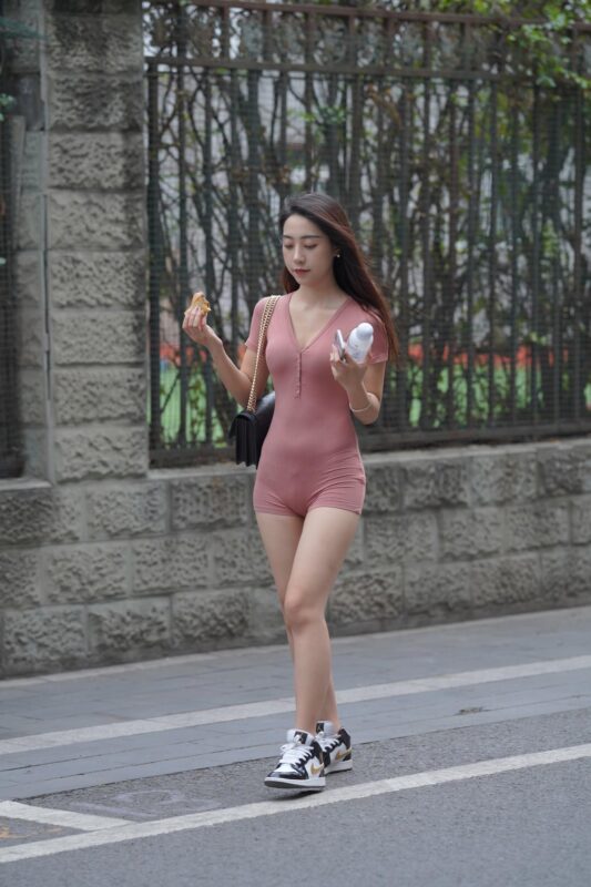 精选唯美街拍 NO.1158  Is It Just Me？(5) [84P]-草丛看图