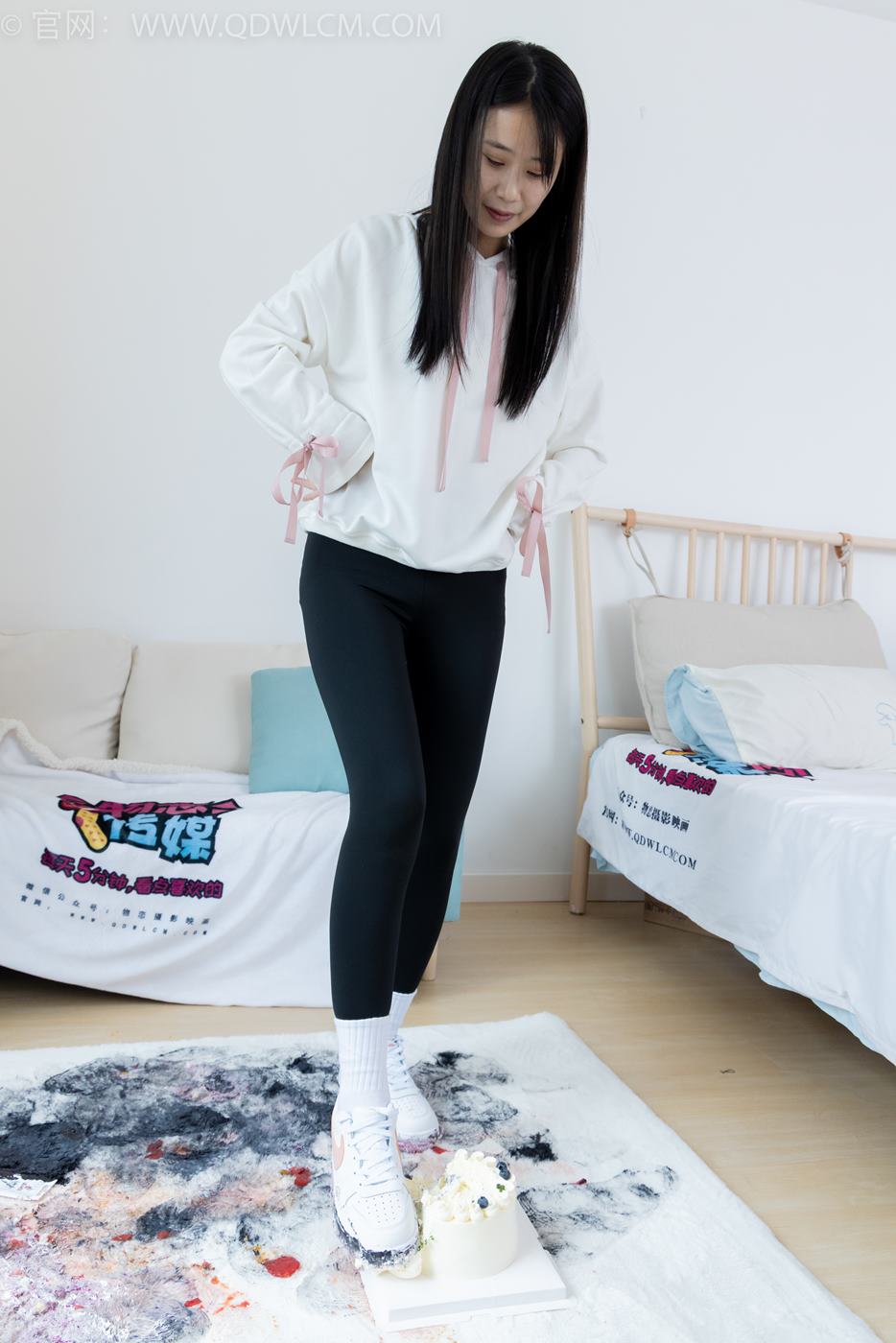 图片[1]-精选勿恋传媒 NO.2097 菜菜-如果你说[160P]-草丛看图