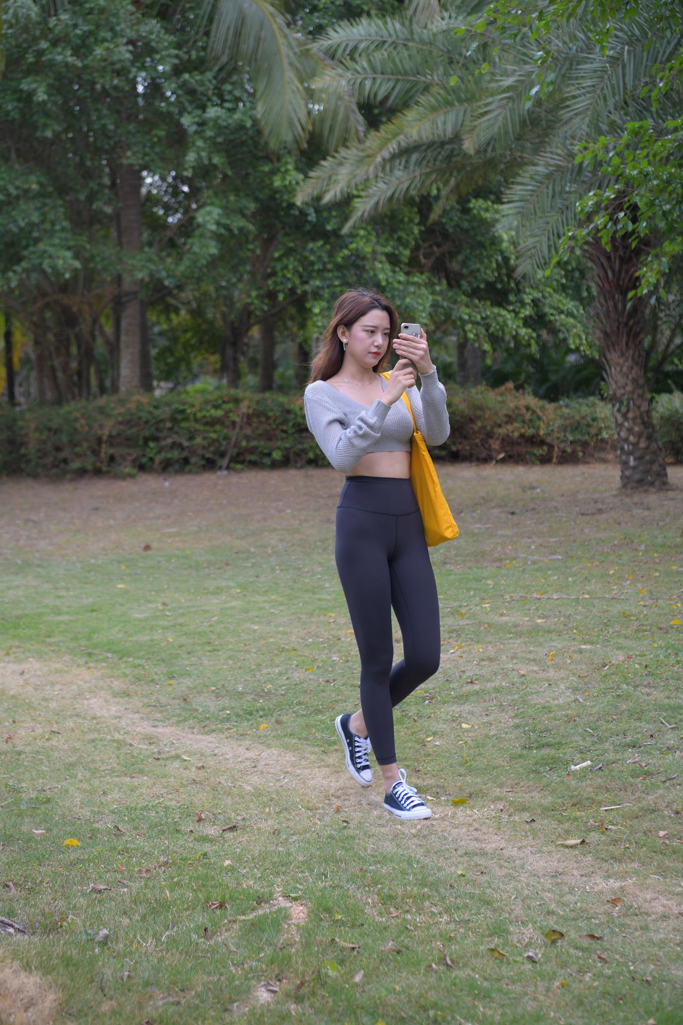 图片[4]-精选唯美街拍 NO.1150 黑色仅身瑜伽裤美女 (2) [84P]-草丛看图