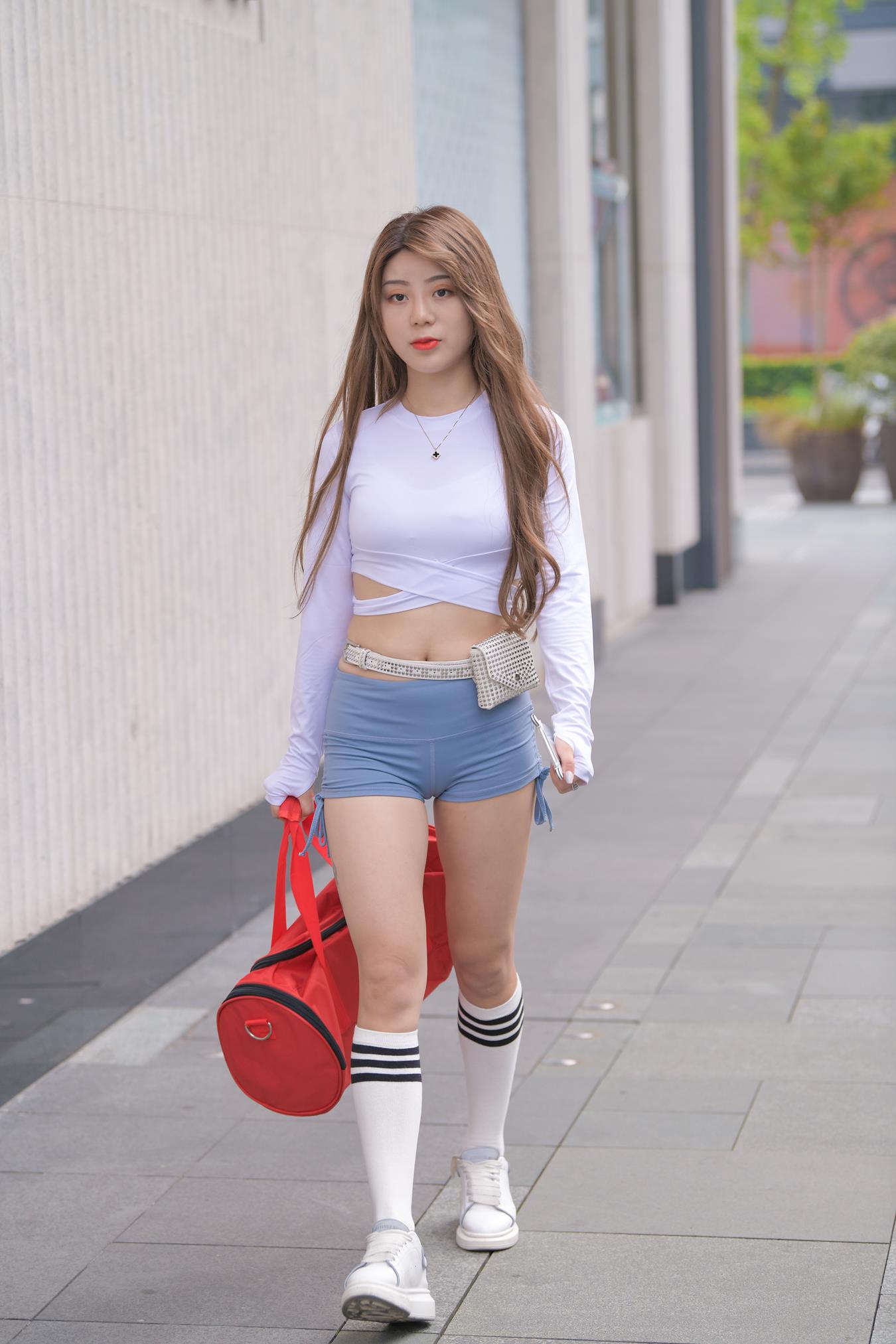 图片[2]-精选唯美街拍 NO.1166 极品蓝色短裤美女 (1) [84P]-草丛看图