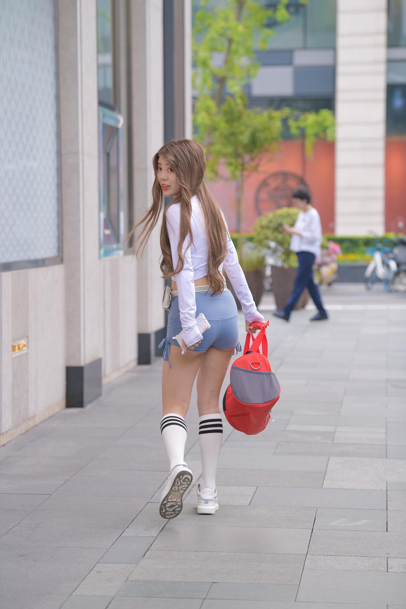 图片[4]-精选唯美街拍 NO.1166 极品蓝色短裤美女 (2) [84P]-草丛看图