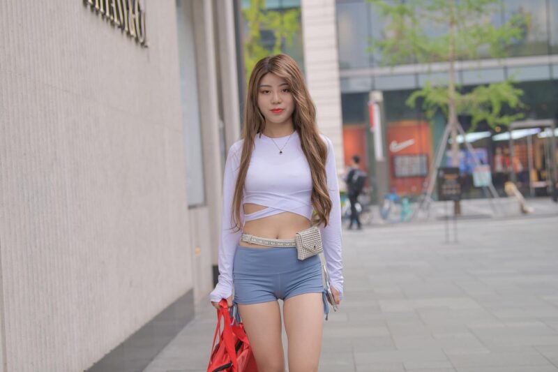 精选唯美街拍 NO.1166 极品蓝色短裤美女 (2) [84P]-草丛看图