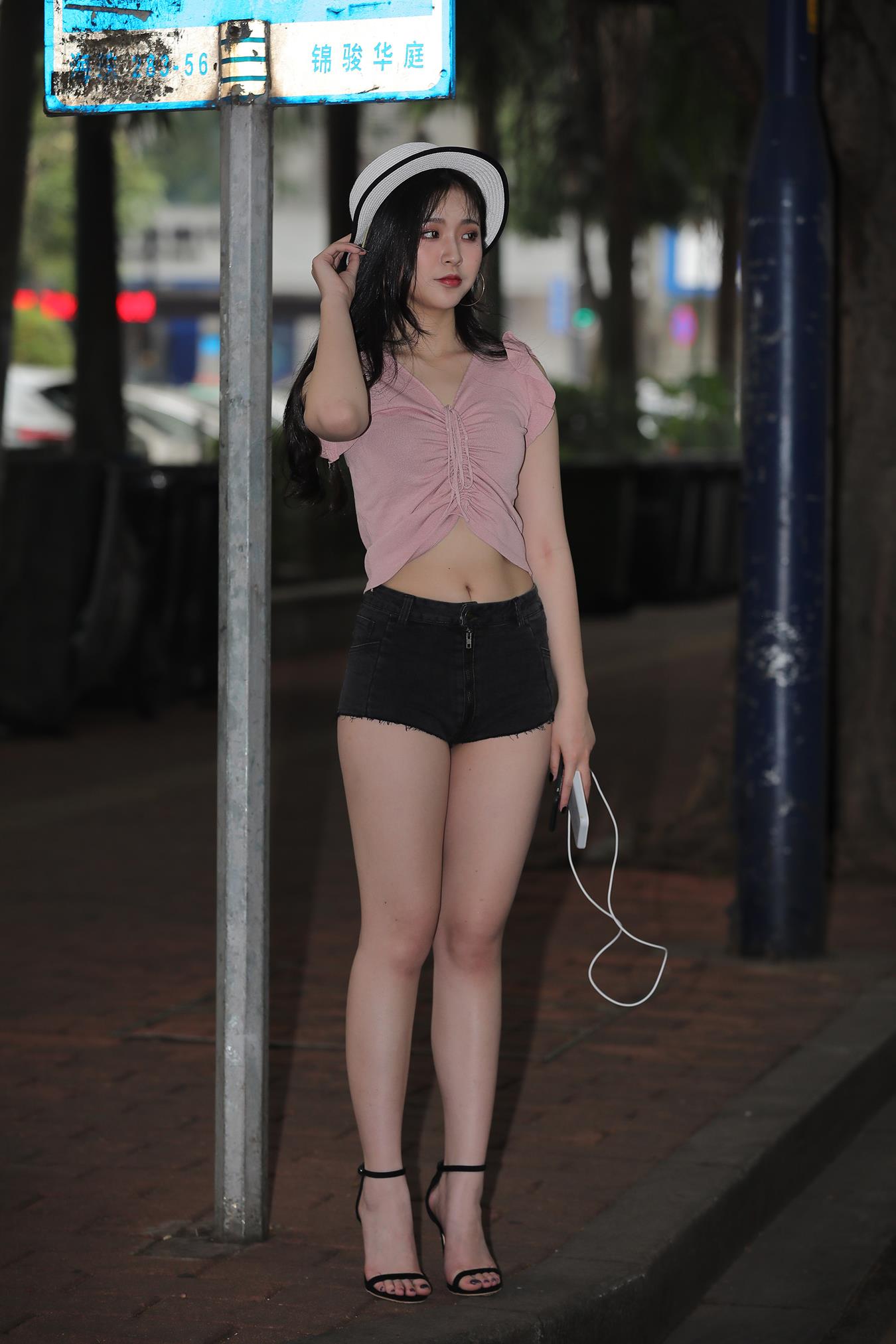 图片[7]-精选唯美街拍 NO.1165 粉衣超短裤白色帽子美女高清原图 （1）[84P]-草丛看图