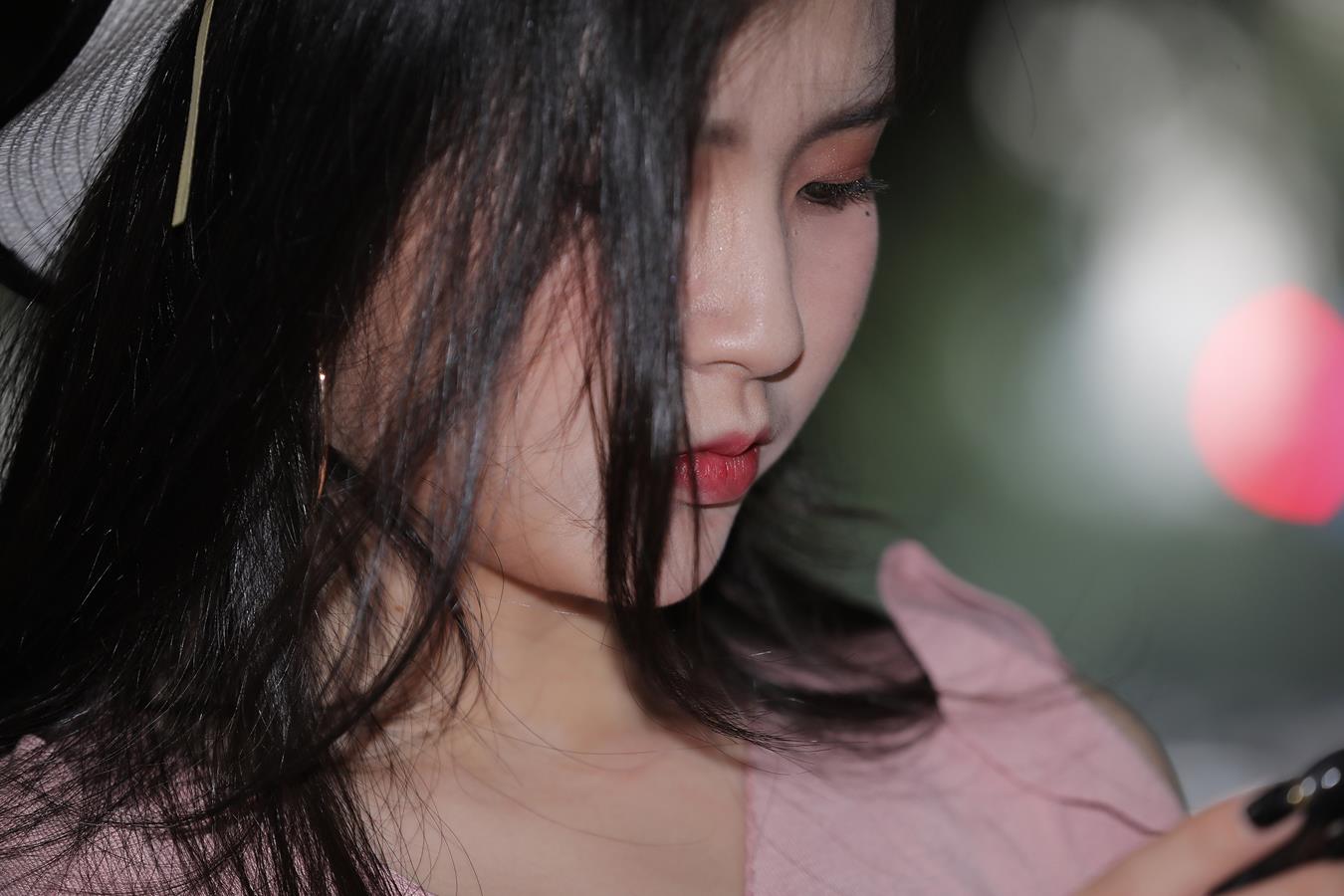 图片[6]-精选唯美街拍 NO.1165 粉衣超短裤白色帽子美女高清原图 （2）[84P]-草丛看图