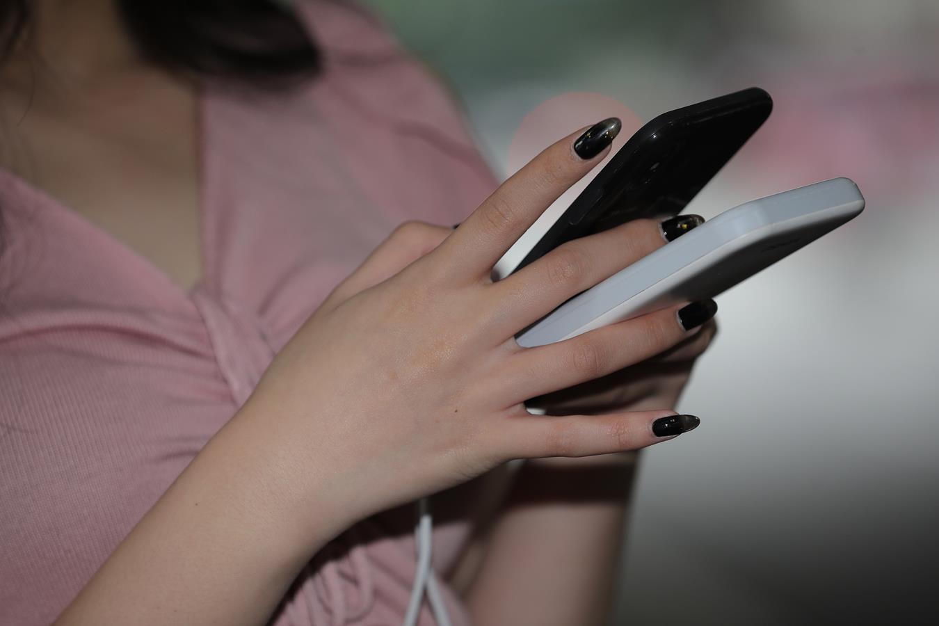 图片[4]-精选唯美街拍 NO.1165 粉衣超短裤白色帽子美女高清原图 （2）[84P]-草丛看图