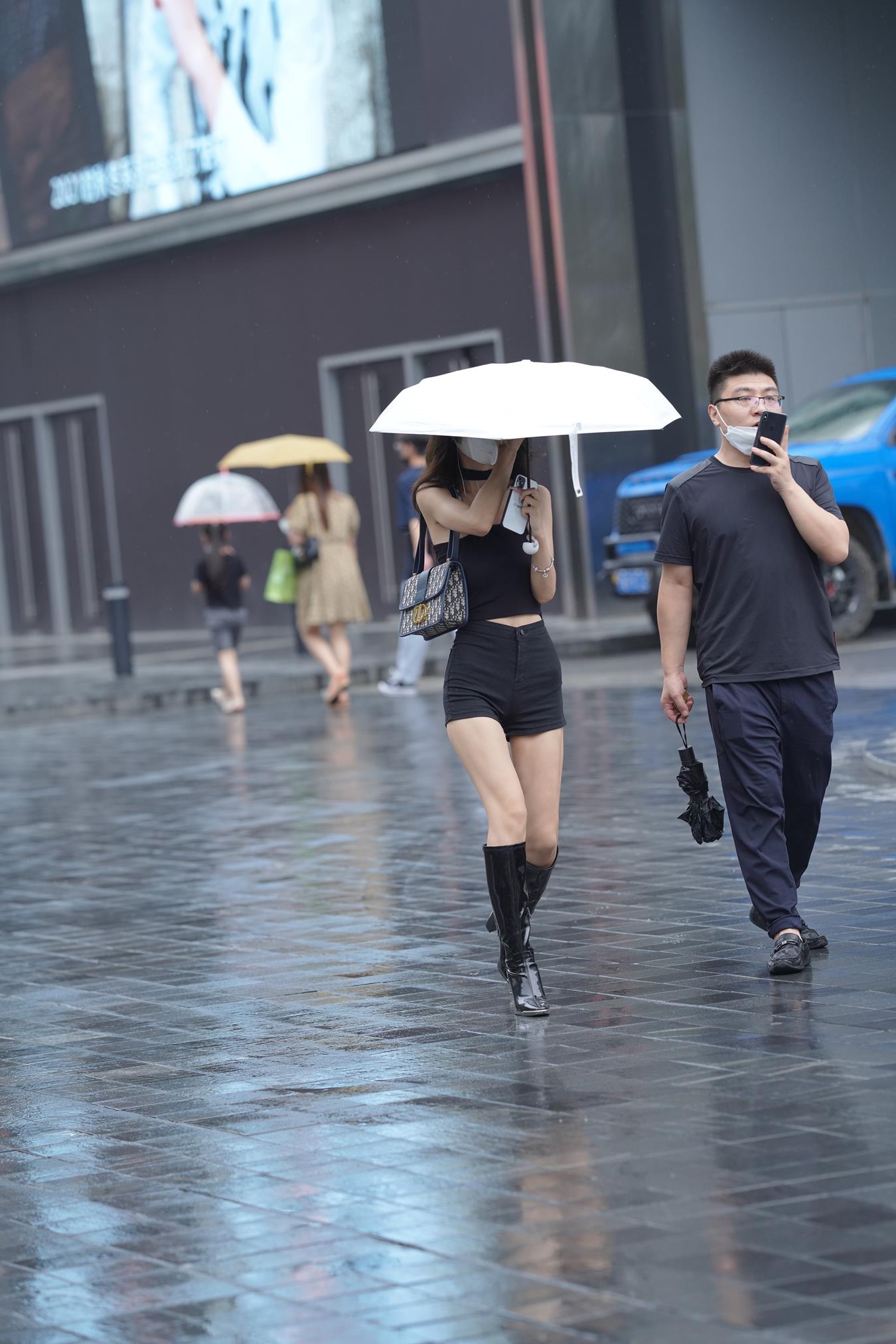 图片[8]-精选唯美街拍 NO.1162 打着伞的漂亮黑色高靴美女 [125P]-草丛看图