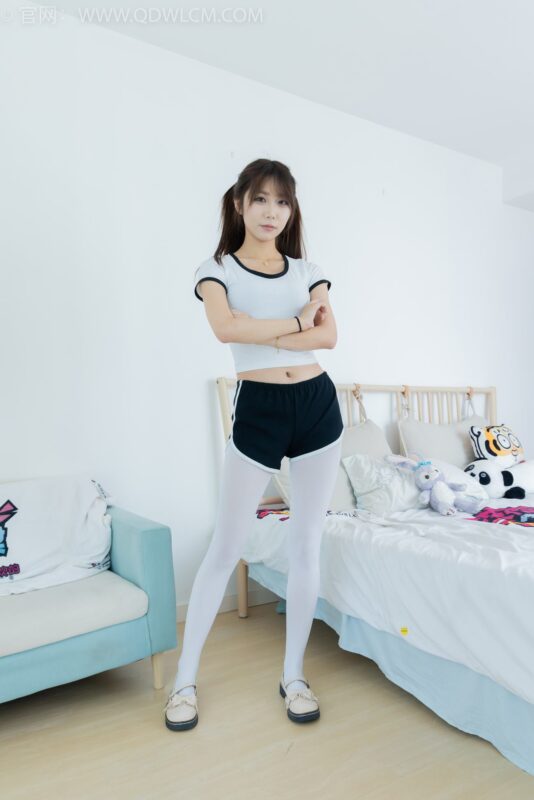 精选勿恋传媒 NO.2120 泡泡-落叶纷飞时[150P]-草丛看图