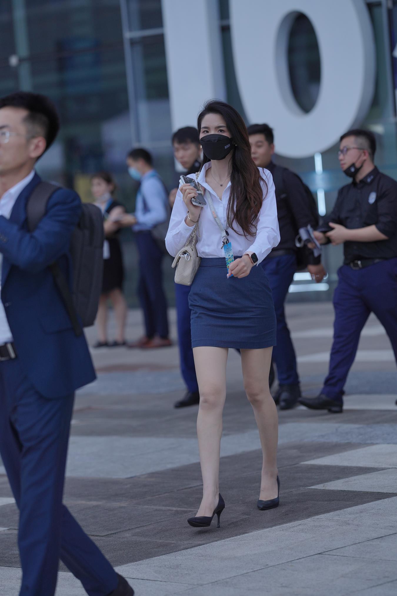 图片[2]-精选唯美街拍 NO.1141 还在上班的蓝裙美女 [65P]-草丛看图